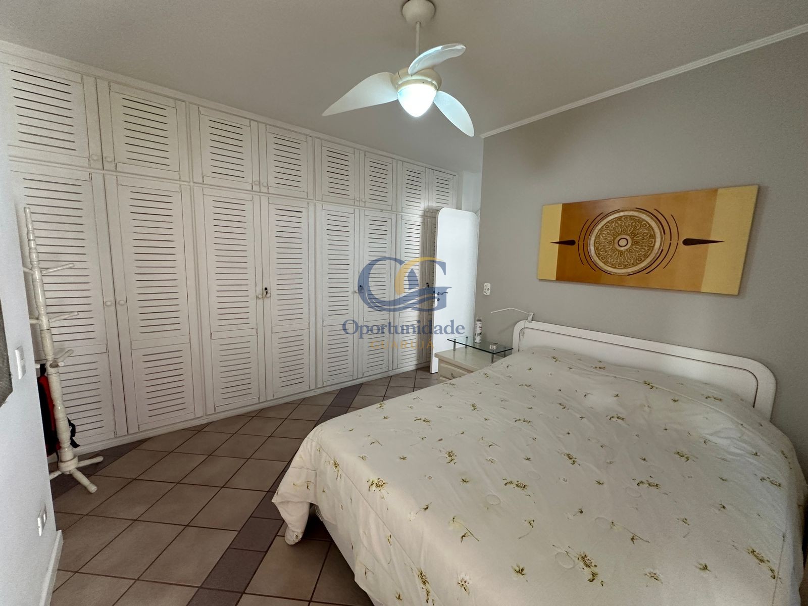 Apartamento na Praia das Pitangueiras, Guarujá - SP