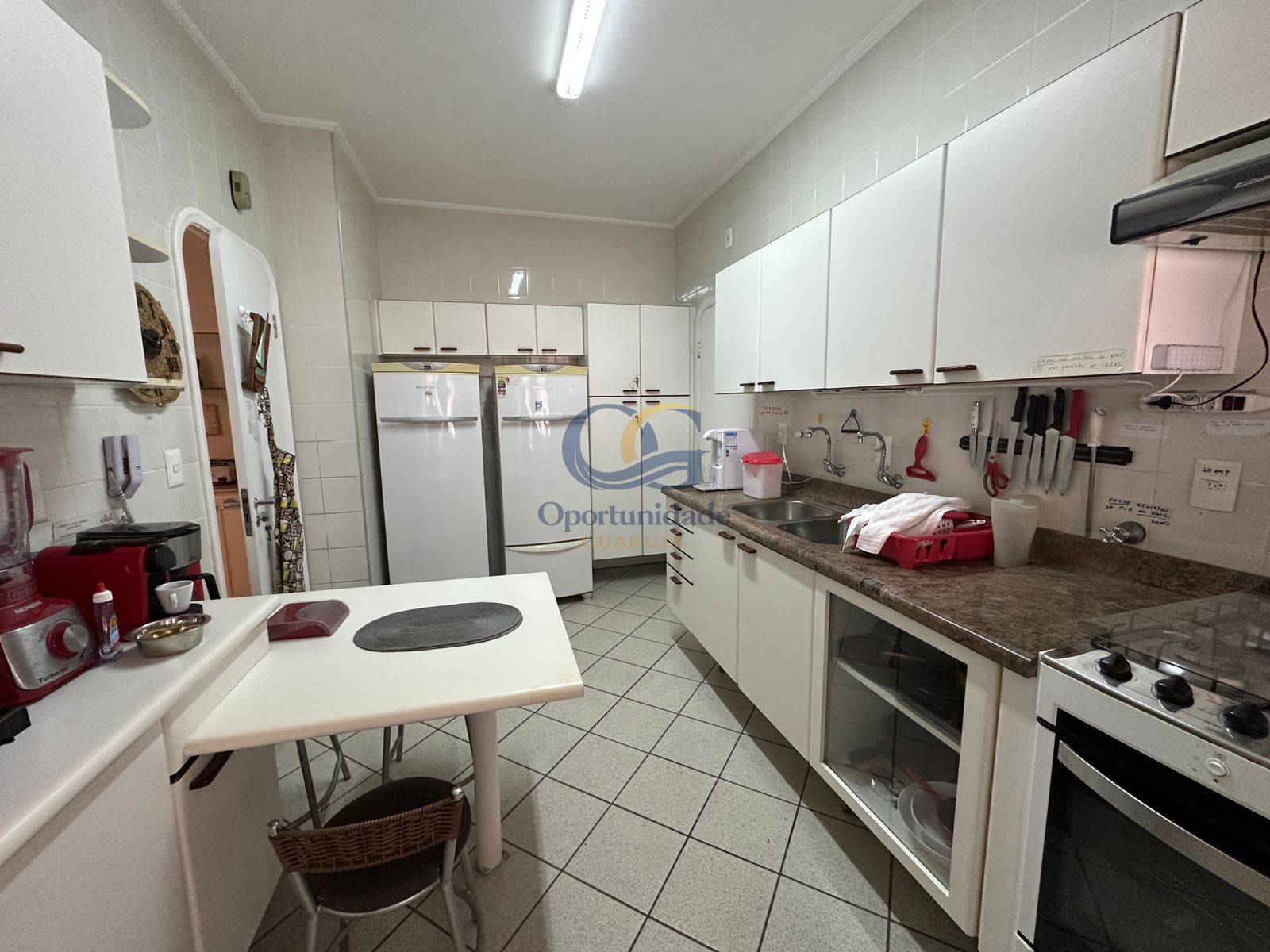 Apartamento na Praia das Pitangueiras, Guarujá - SP