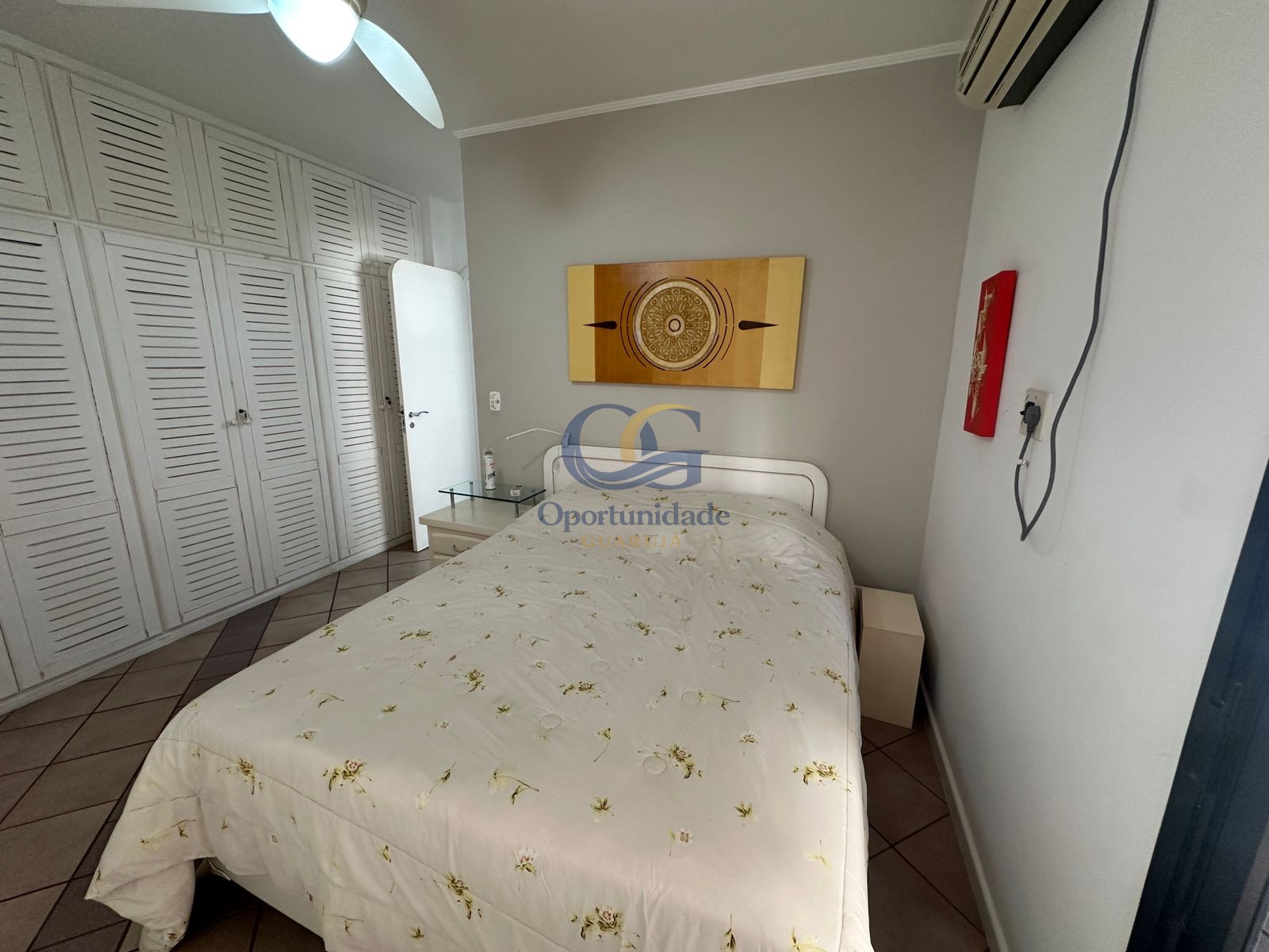 Apartamento na Praia das Pitangueiras, Guarujá - SP