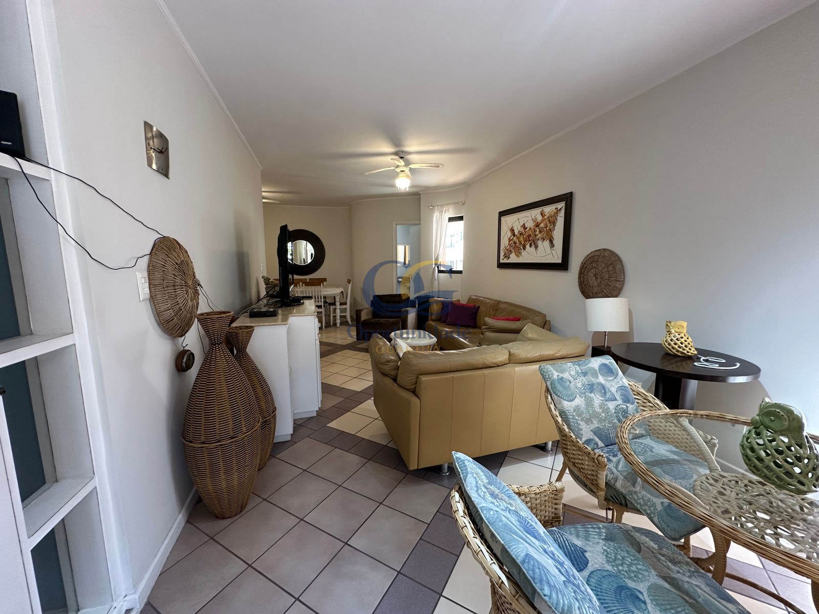 Apartamento na Praia das Pitangueiras, Guarujá - SP