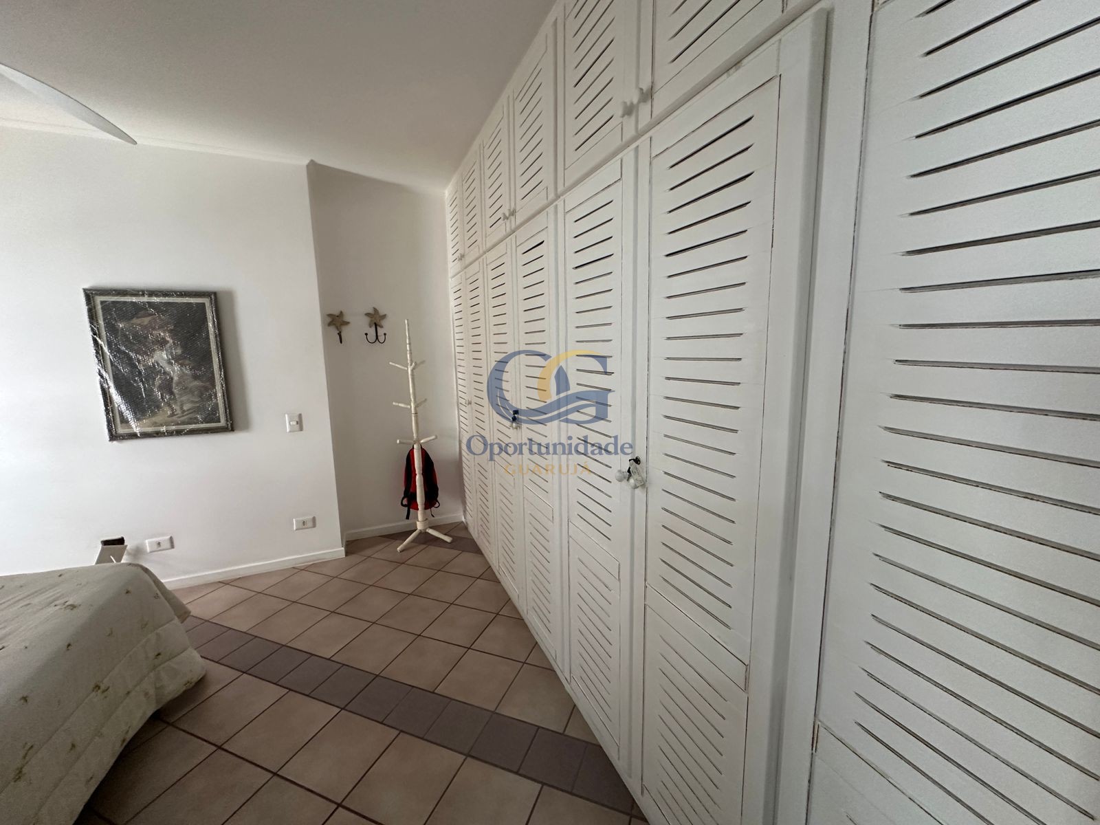 Apartamento na Praia das Pitangueiras, Guarujá - SP