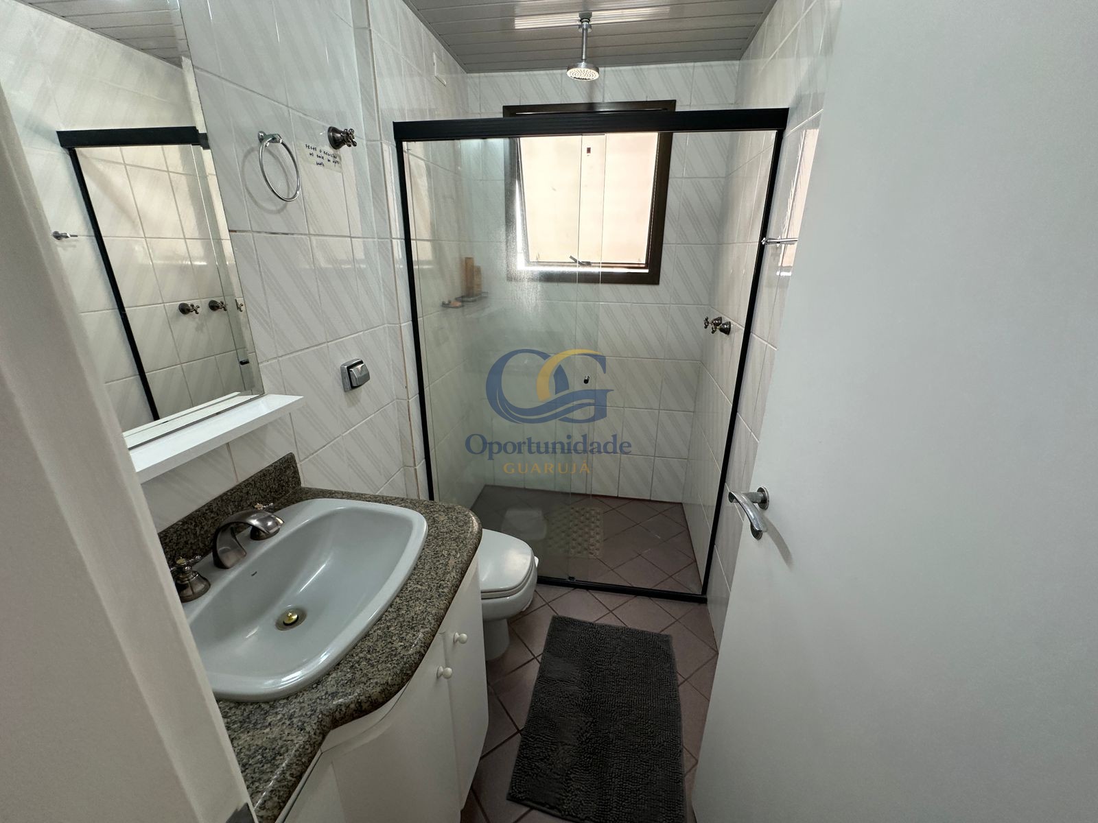 Apartamento na Praia das Pitangueiras, Guarujá - SP