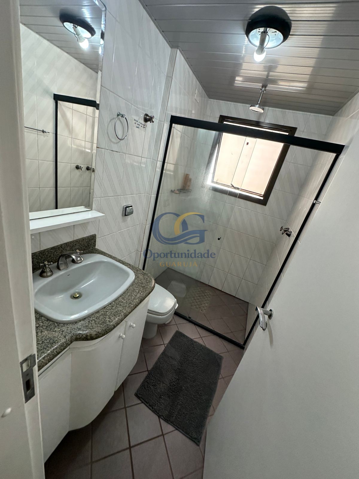 Apartamento na Praia das Pitangueiras, Guarujá - SP