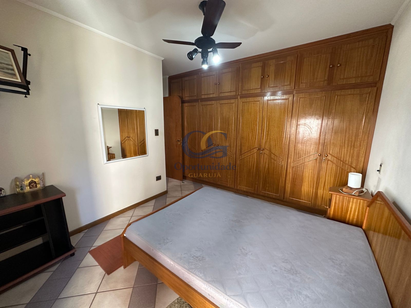 Apartamento na Praia das Pitangueiras, Guarujá - SP