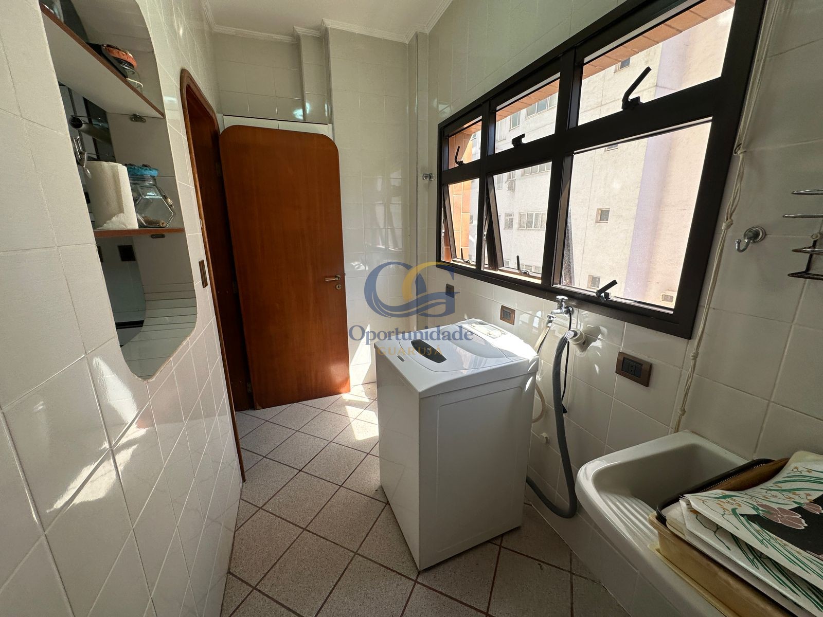Apartamento na Praia das Pitangueiras, Guarujá - SP