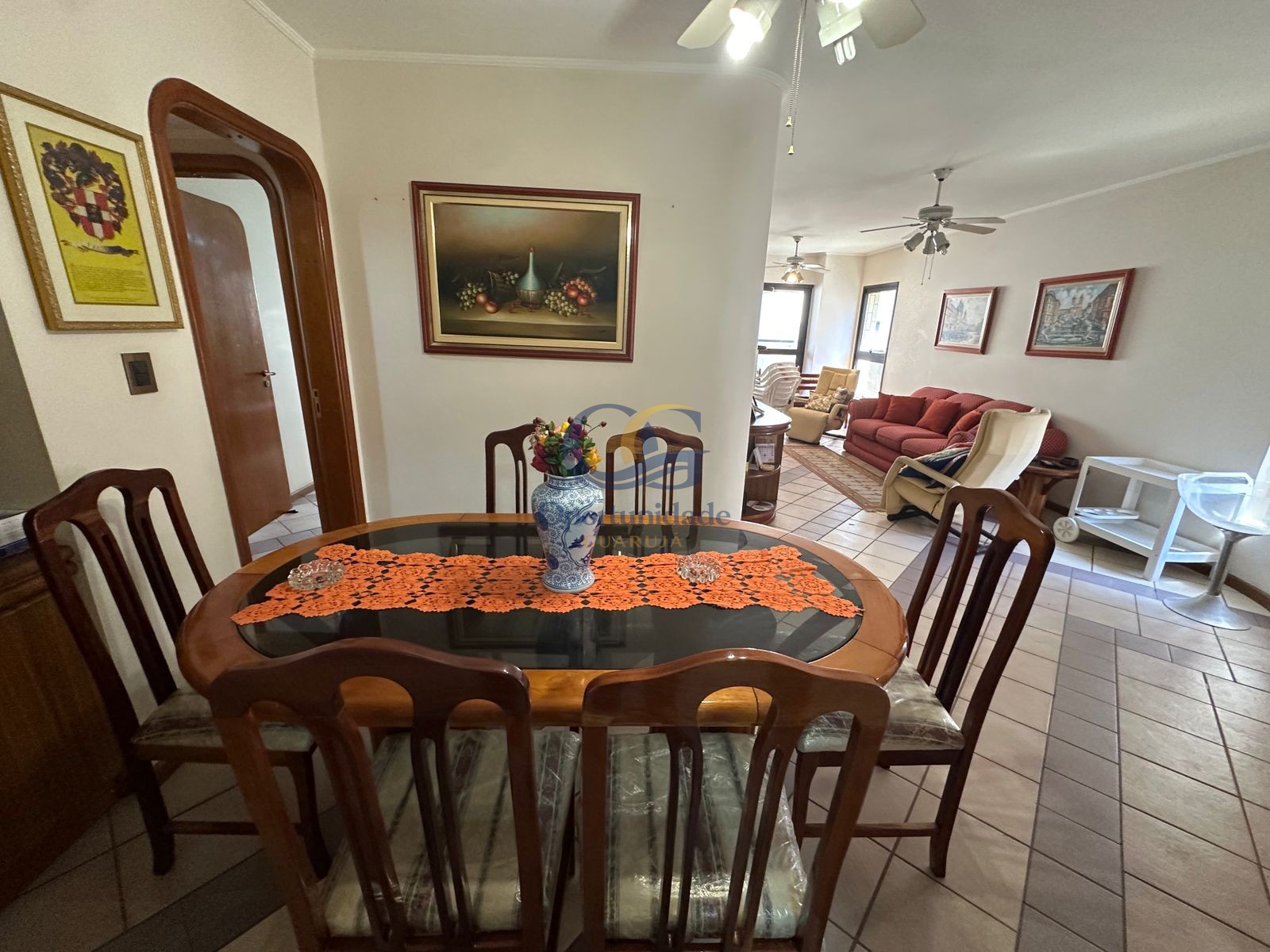 Apartamento na Praia das Pitangueiras, Guarujá - SP