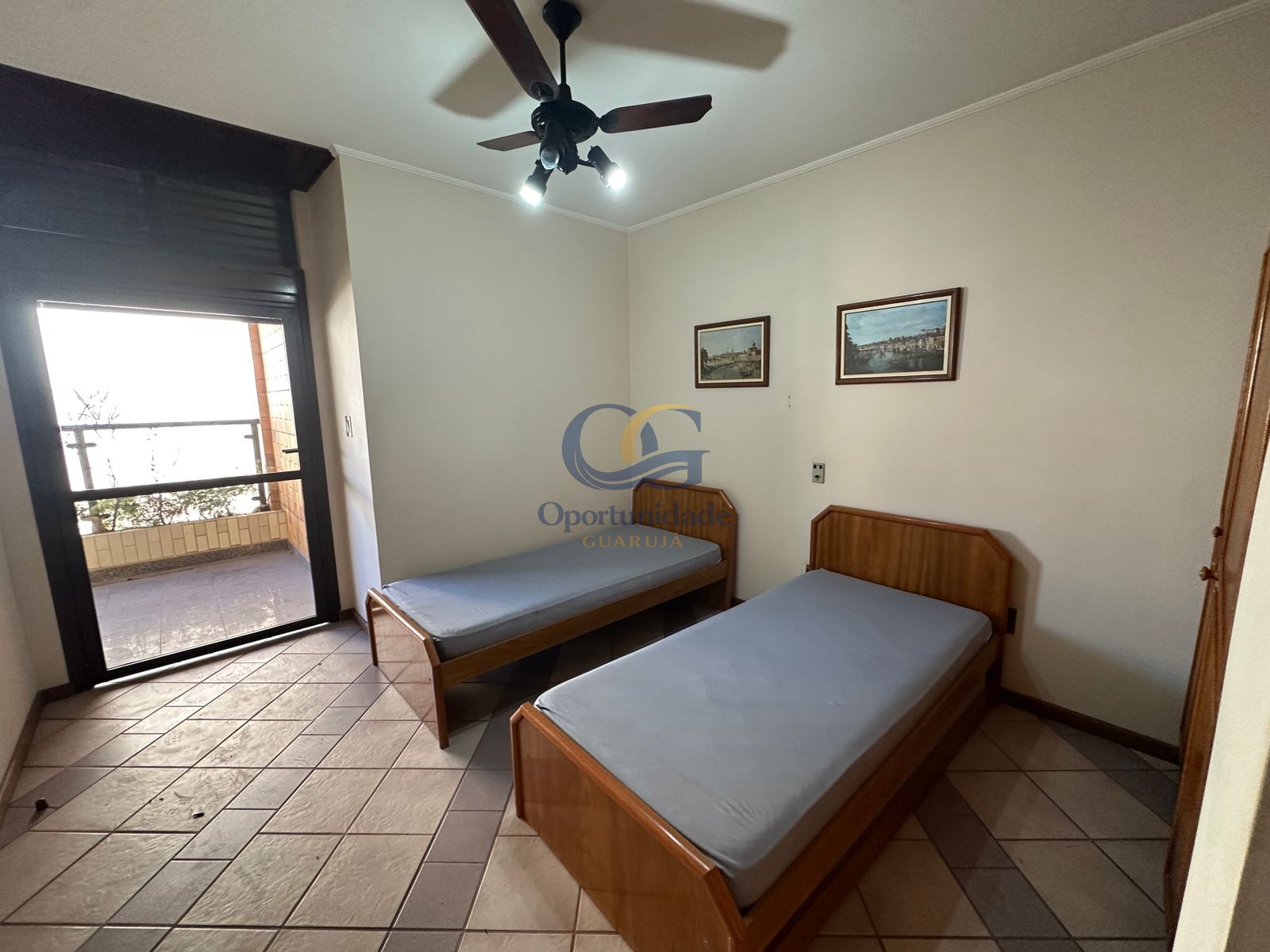 Apartamento na Praia das Pitangueiras, Guarujá - SP