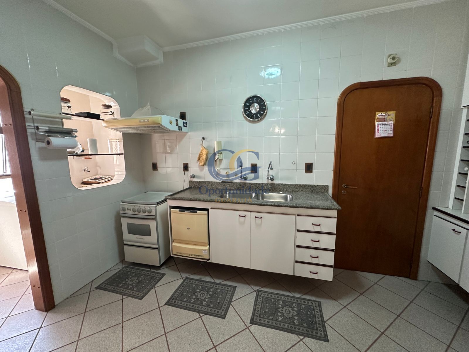 Apartamento na Praia das Pitangueiras, Guarujá - SP