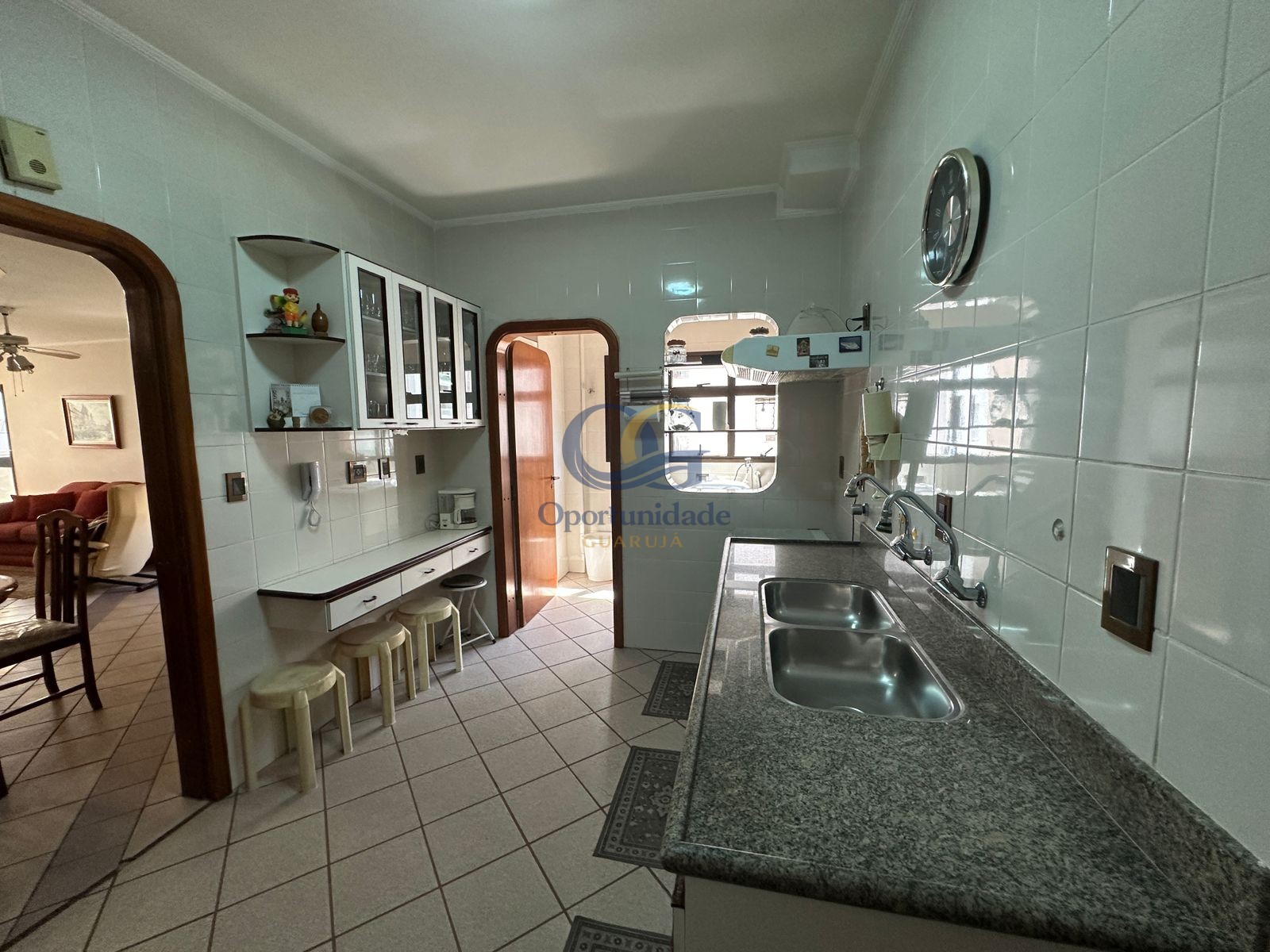Apartamento na Praia das Pitangueiras, Guarujá - SP