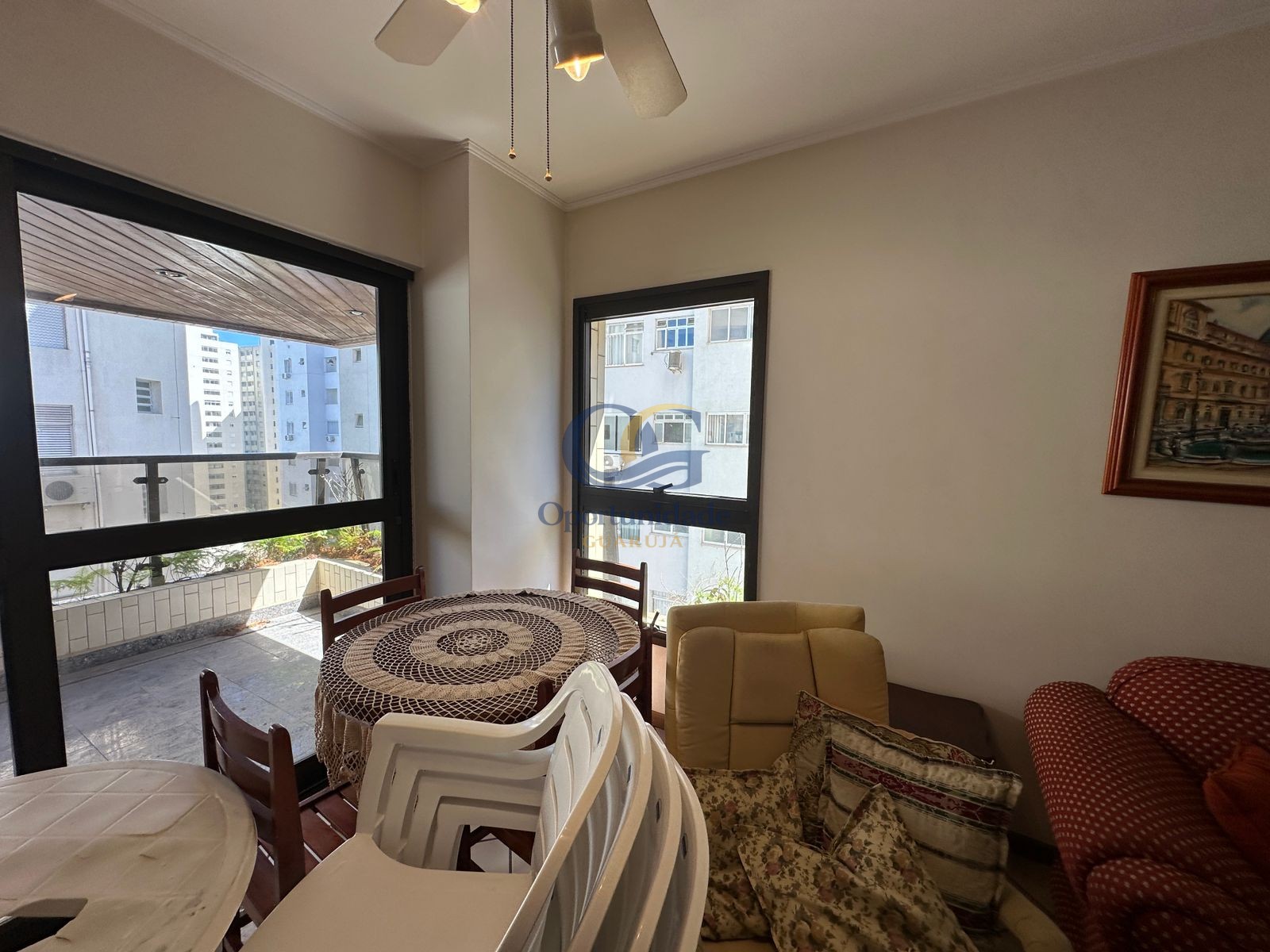 Apartamento na Praia das Pitangueiras, Guarujá - SP