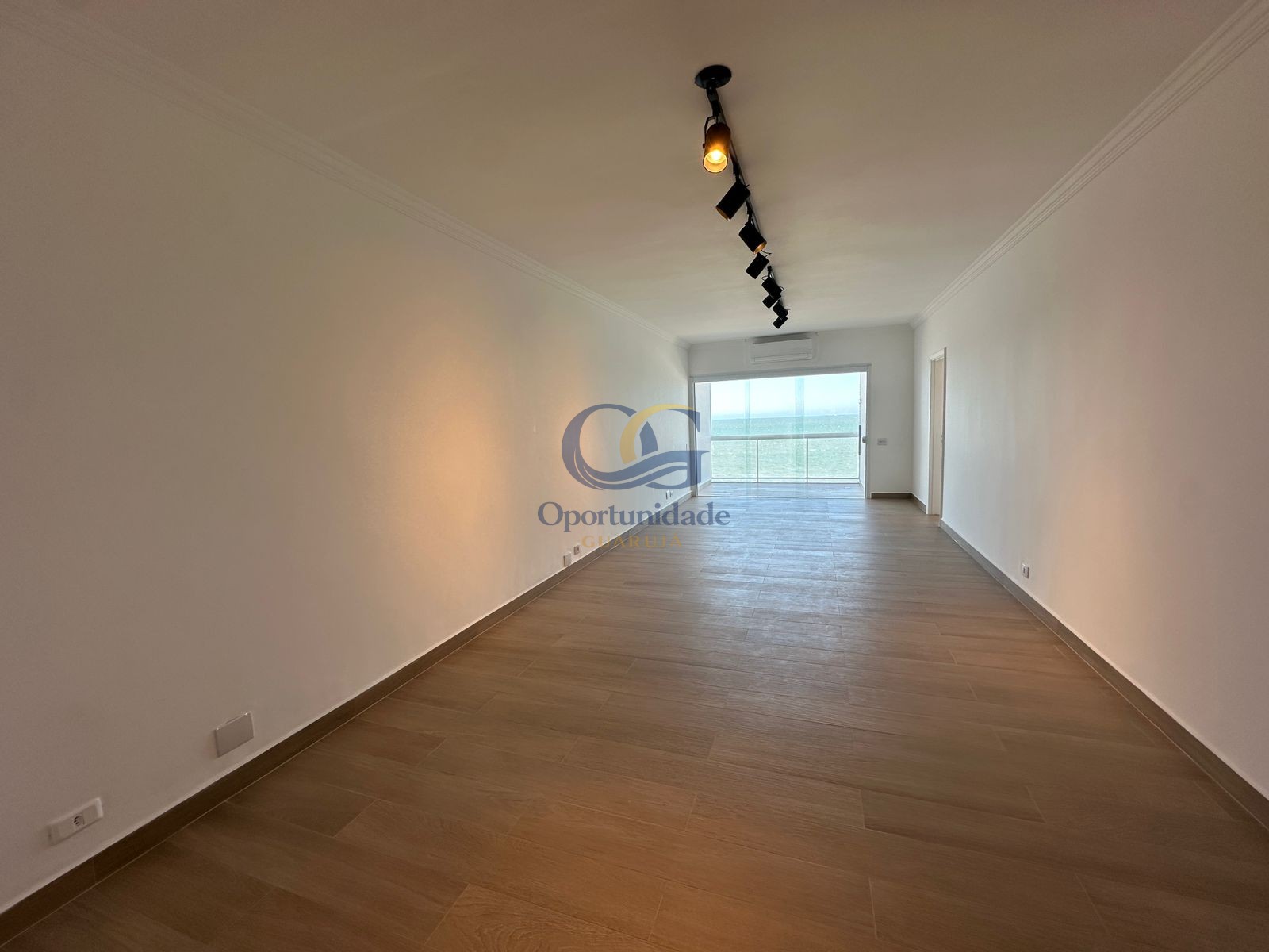 Apartamento Frente ao Mar nas Pitangueiras, Guarujá - SP
