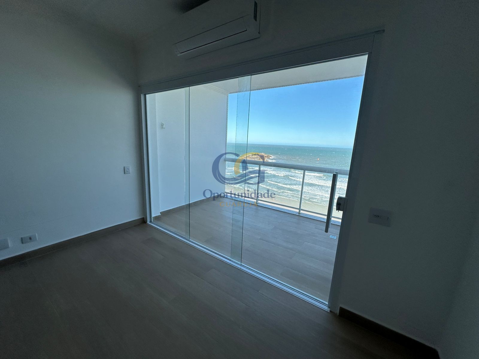 Apartamento Frente ao Mar nas Pitangueiras, Guarujá - SP