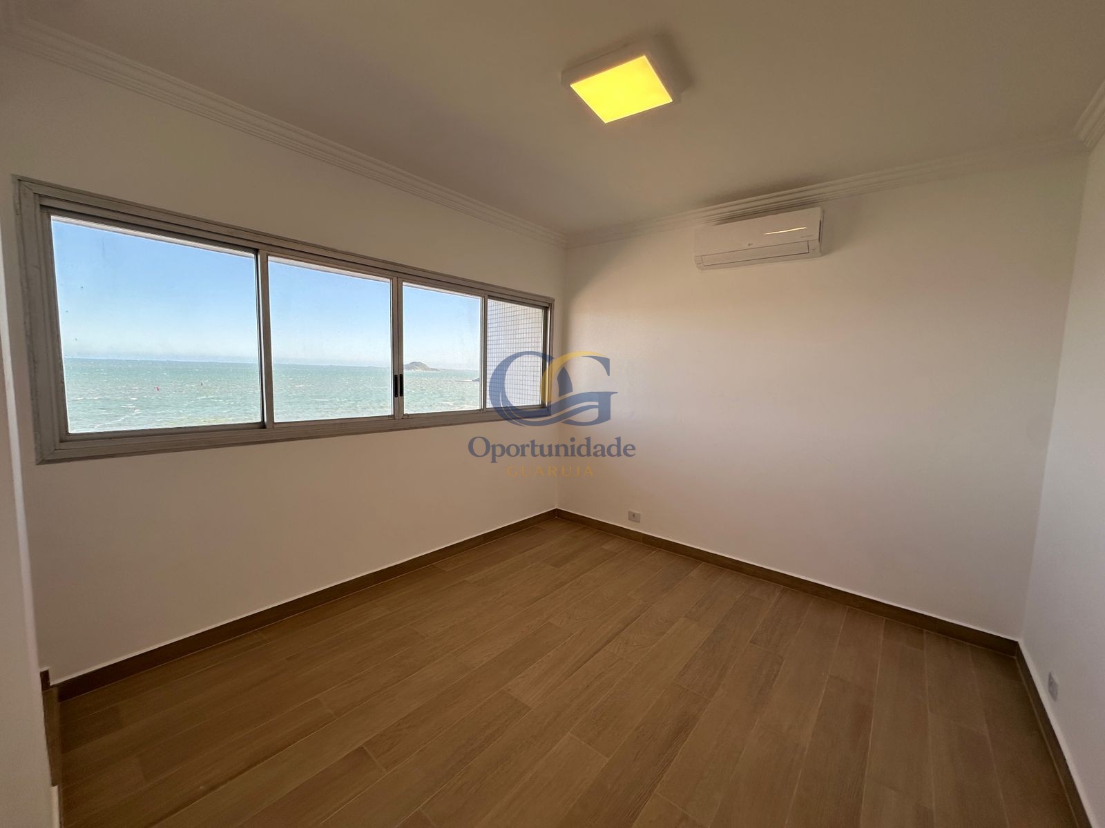 Apartamento Frente ao Mar nas Pitangueiras, Guarujá - SP