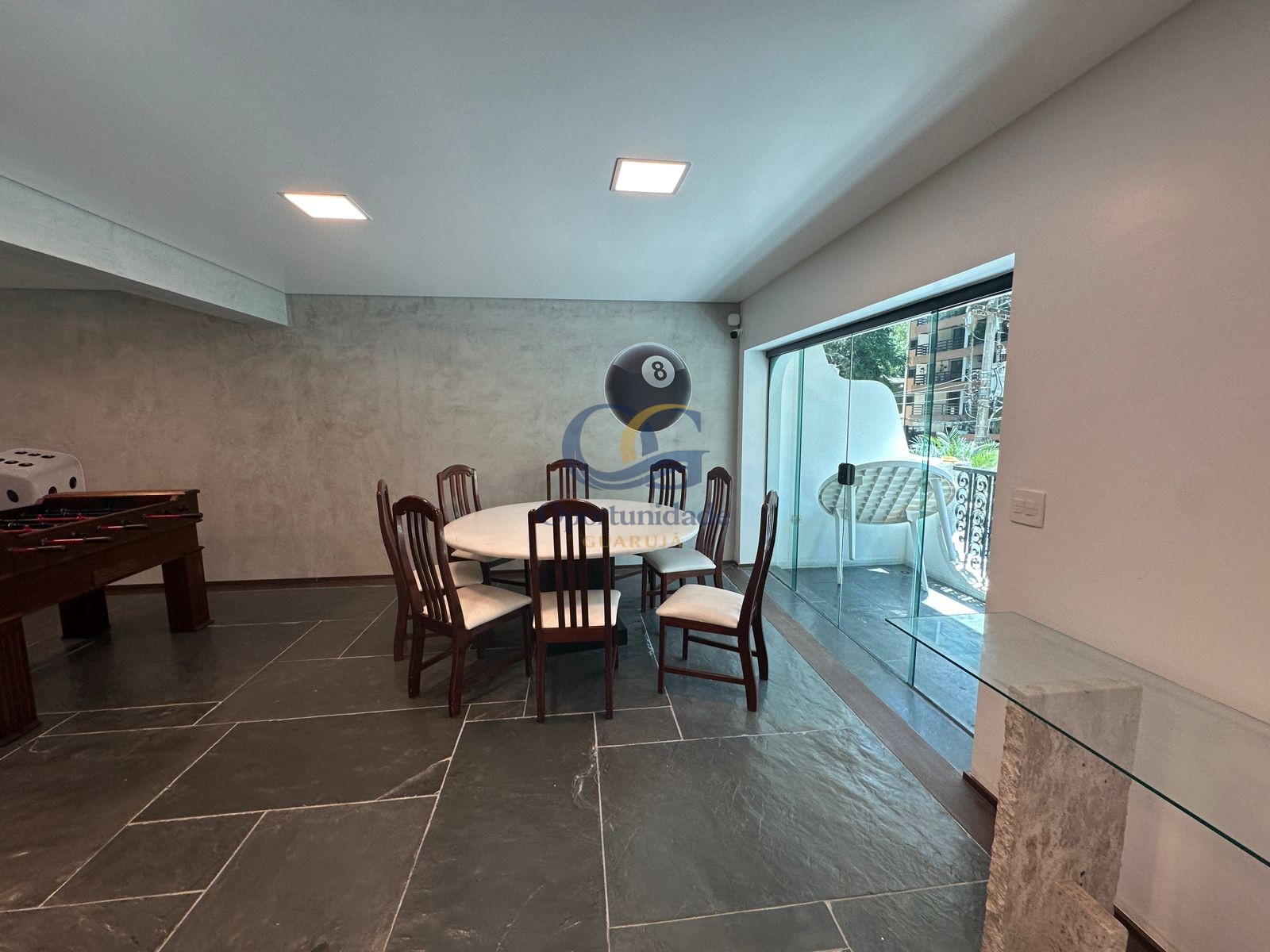 Apartamento na Praia das Pitangueiras, Guarujá - SP