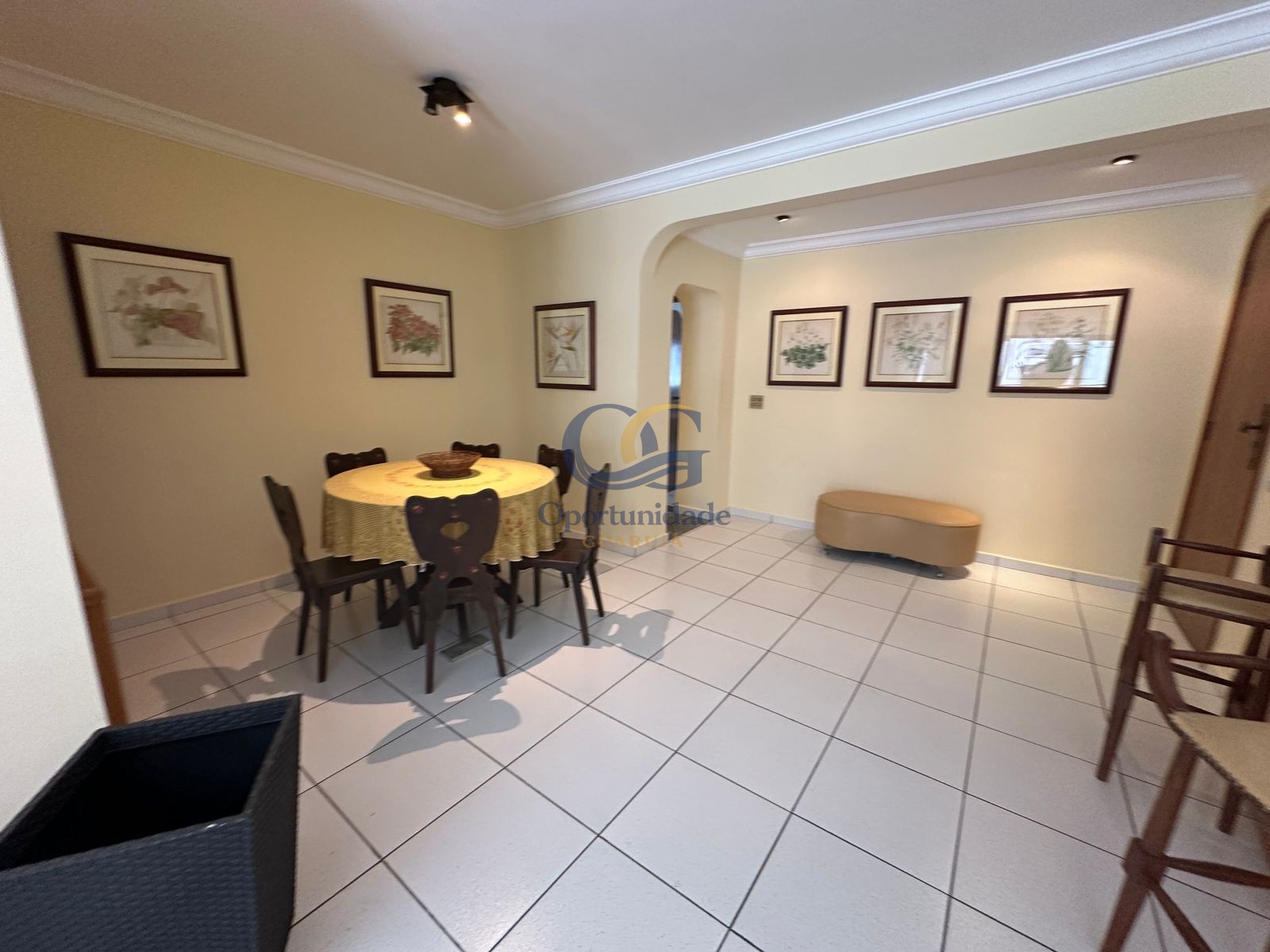 Apartamento na Praia das Pitangueiras, Guarujá - SP