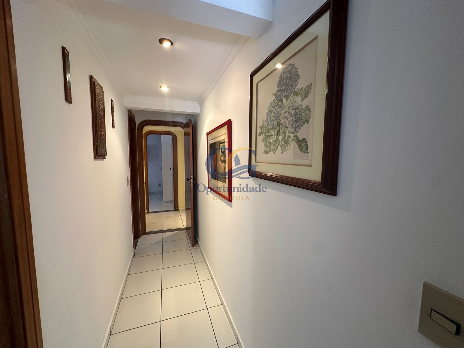 Apartamento na Praia das Pitangueiras, Guarujá - SP