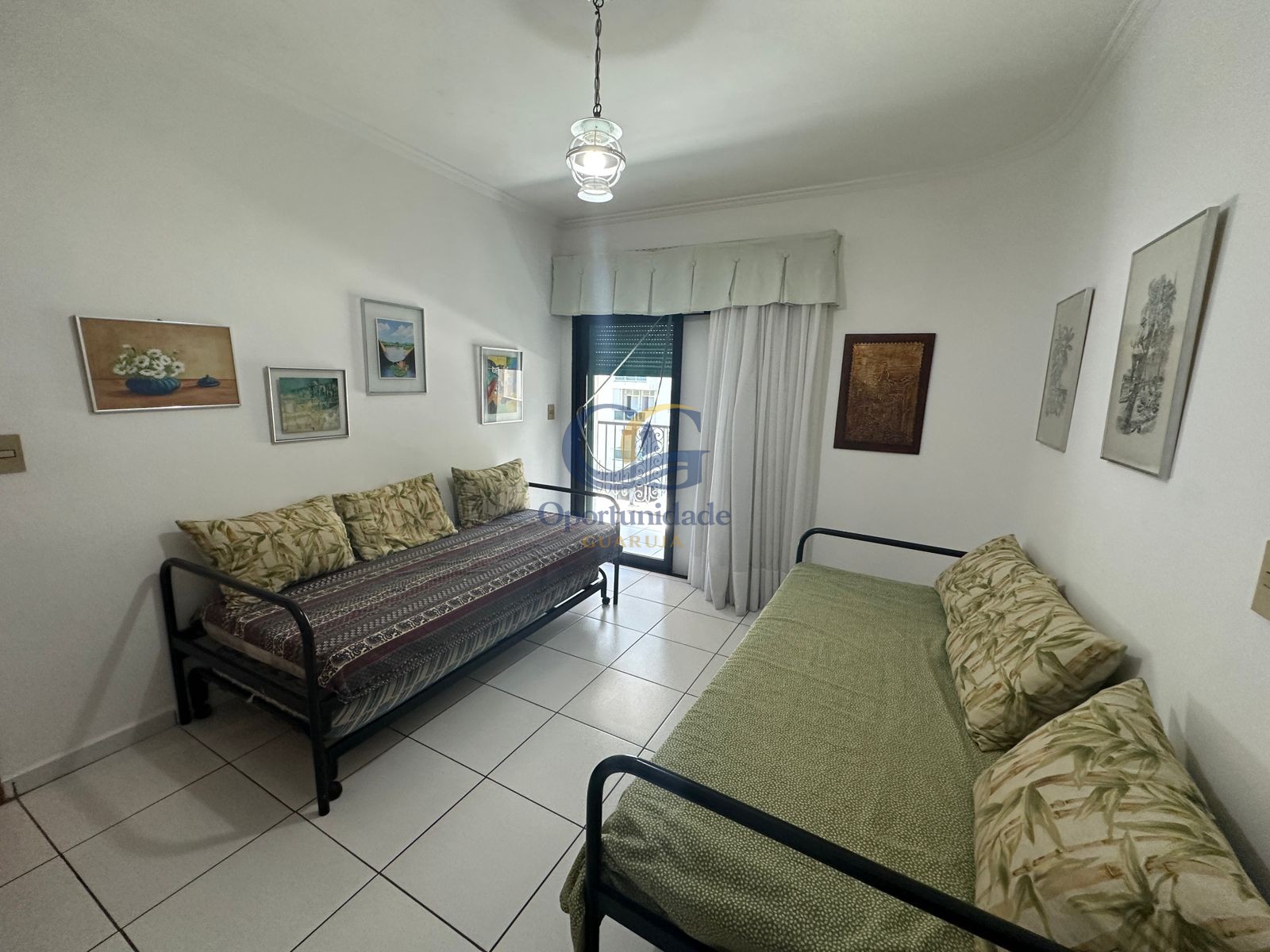Apartamento na Praia das Pitangueiras, Guarujá - SP