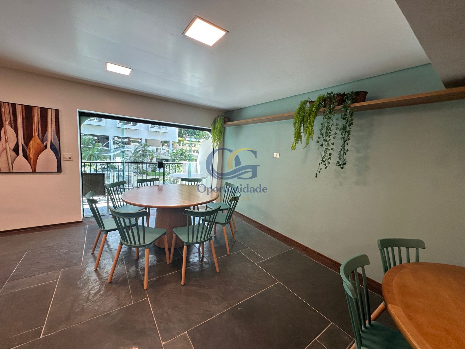 Apartamento na Praia das Pitangueiras, Guarujá - SP