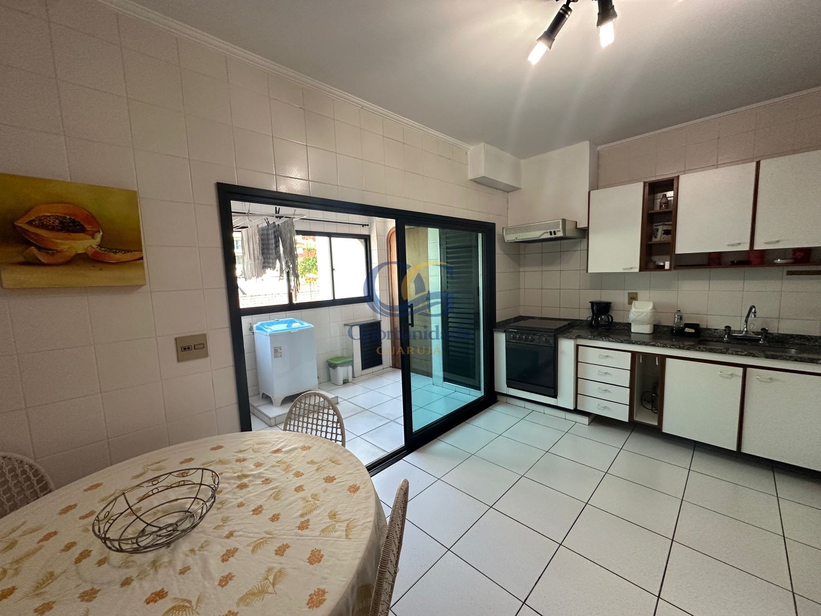 Apartamento na Praia das Pitangueiras, Guarujá - SP
