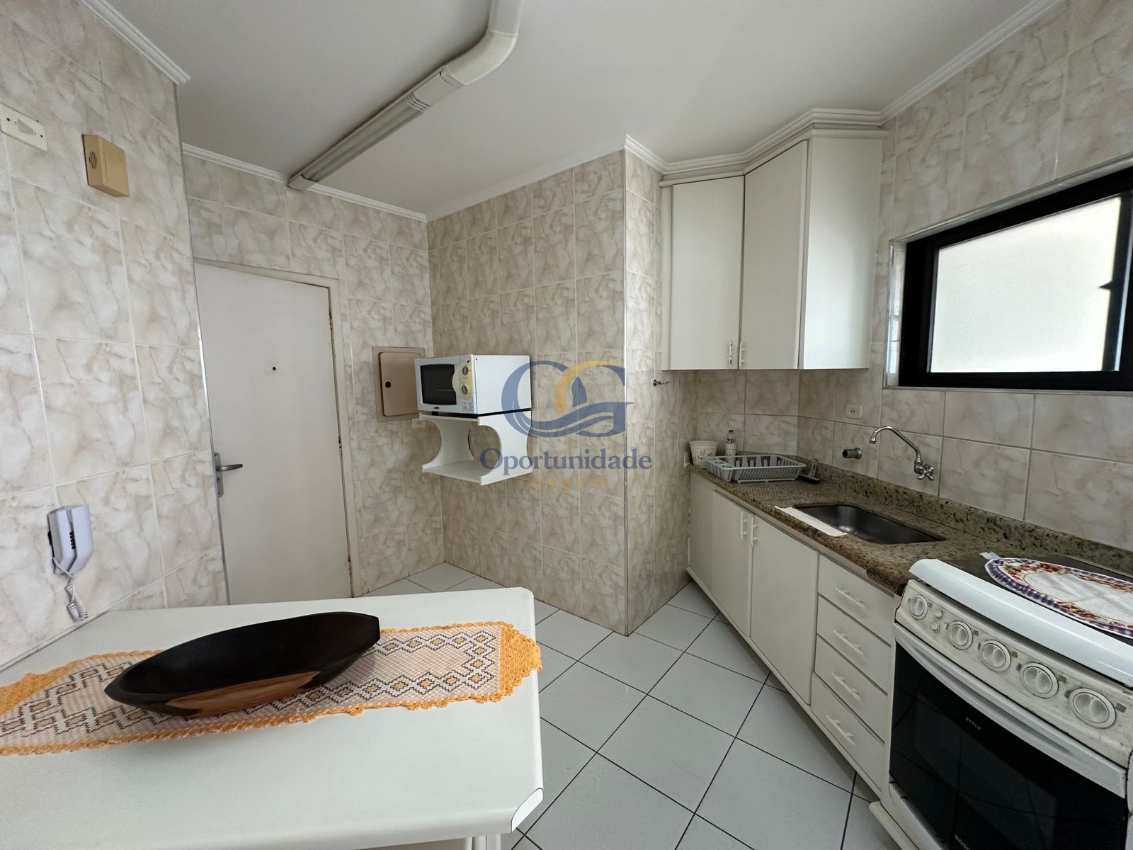 Apartamento na Praia das Pitangueiras, Guarujá - SP