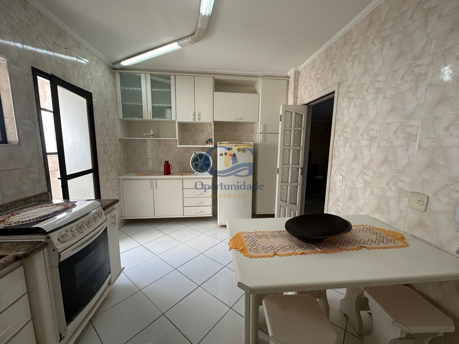 Apartamento na Praia das Pitangueiras, Guarujá - SP
