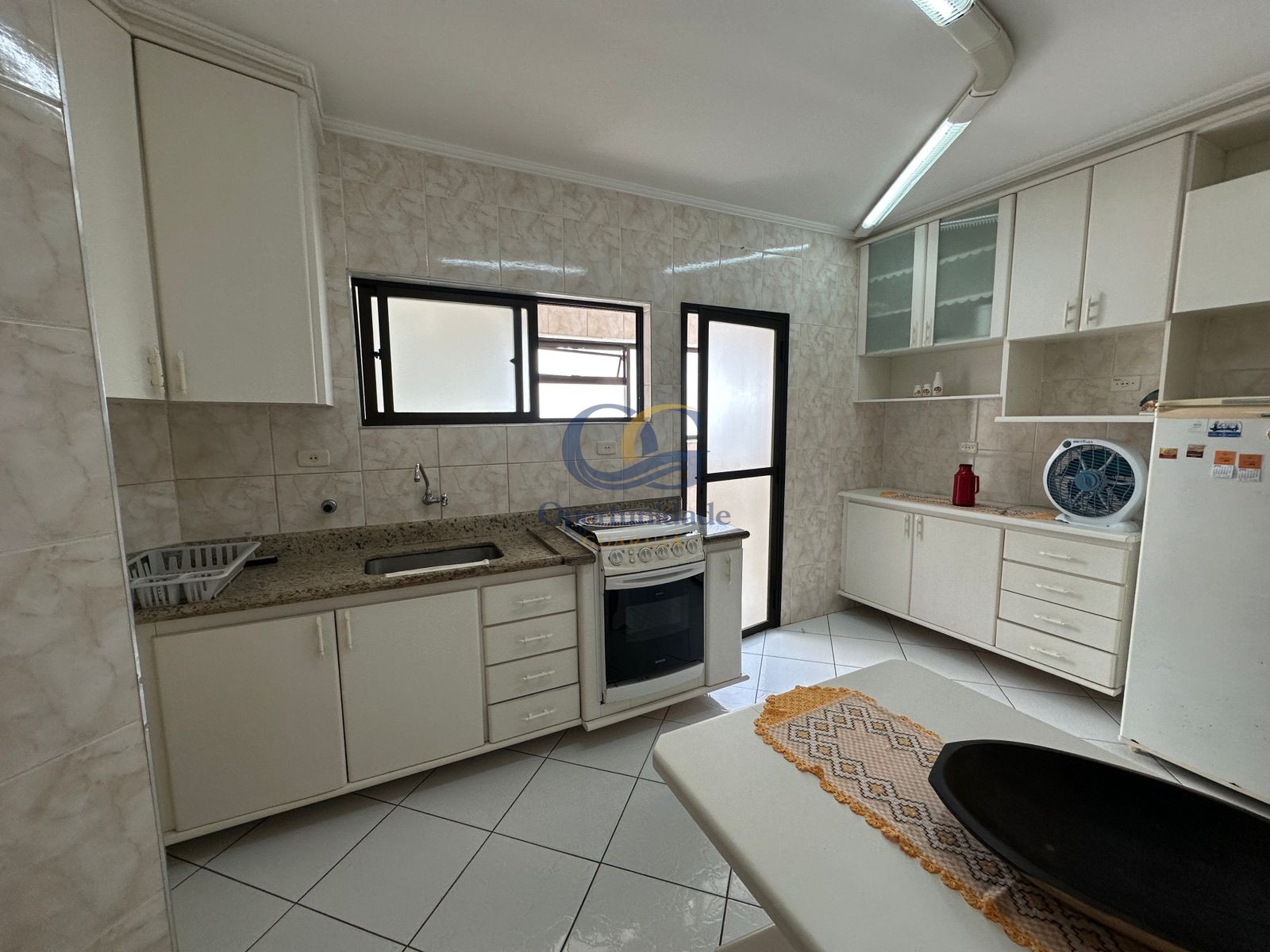 Apartamento na Praia das Pitangueiras, Guarujá - SP