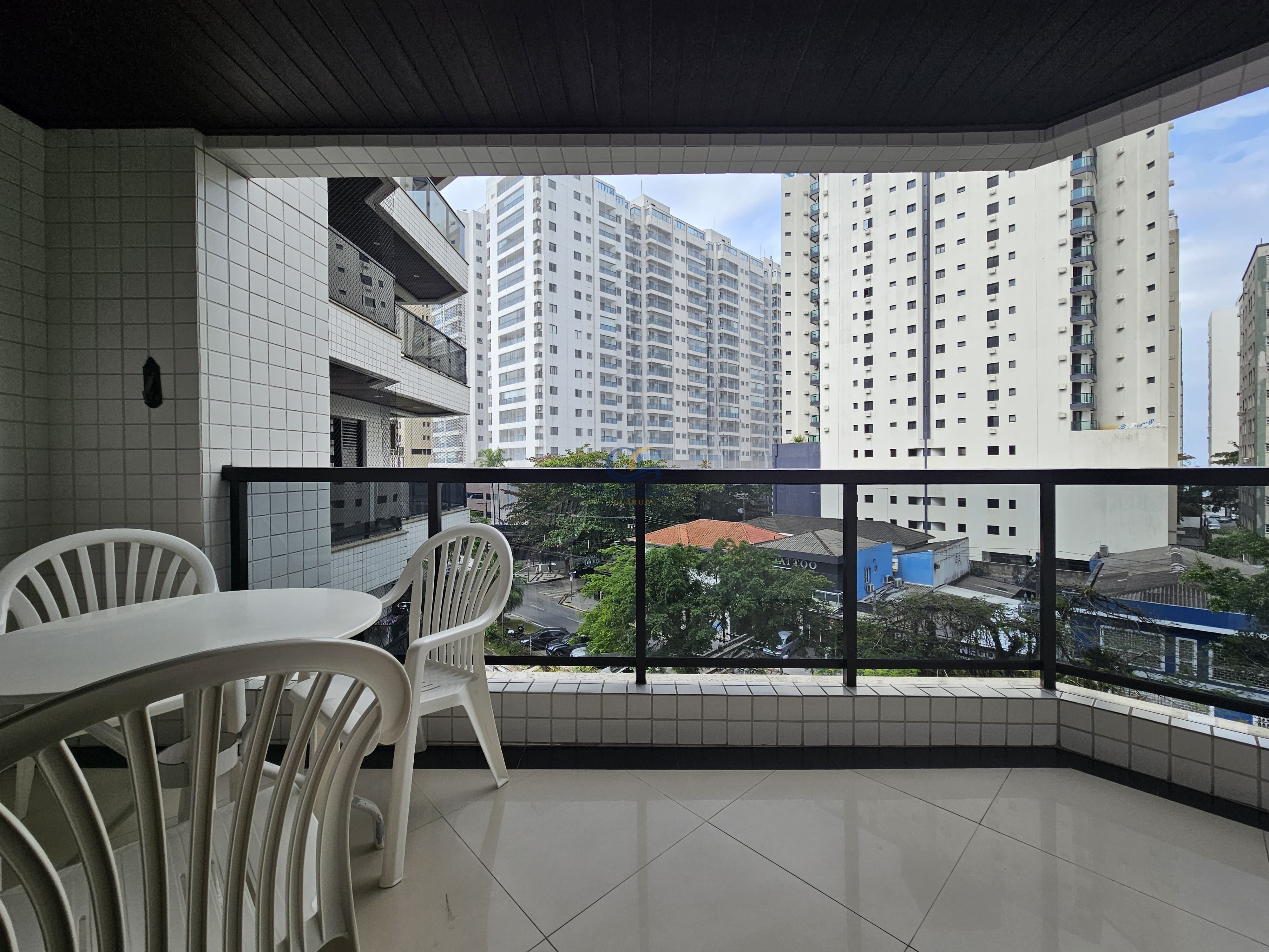 Apartamento na Praia das Pitangueiras, Guarujá - SP