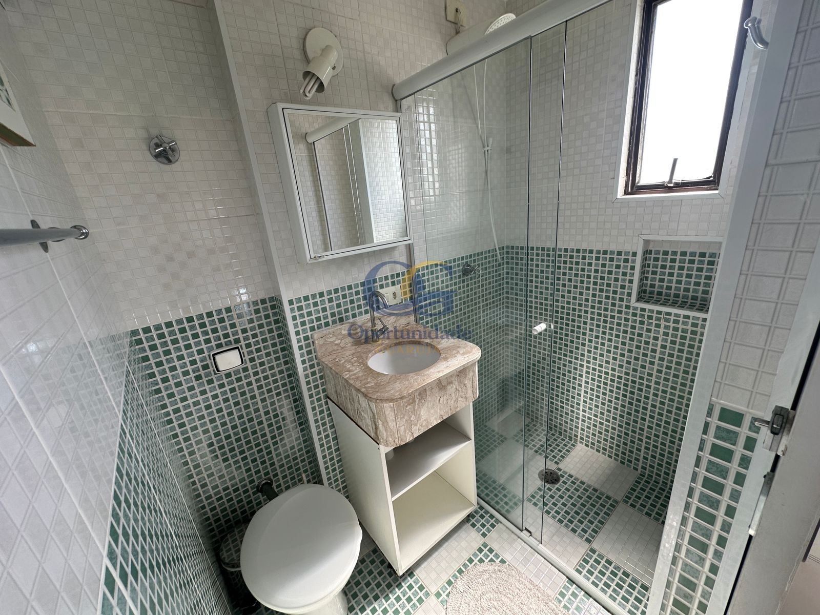 Apartamento na Praia das Pitangueiras, Guarujá - SP