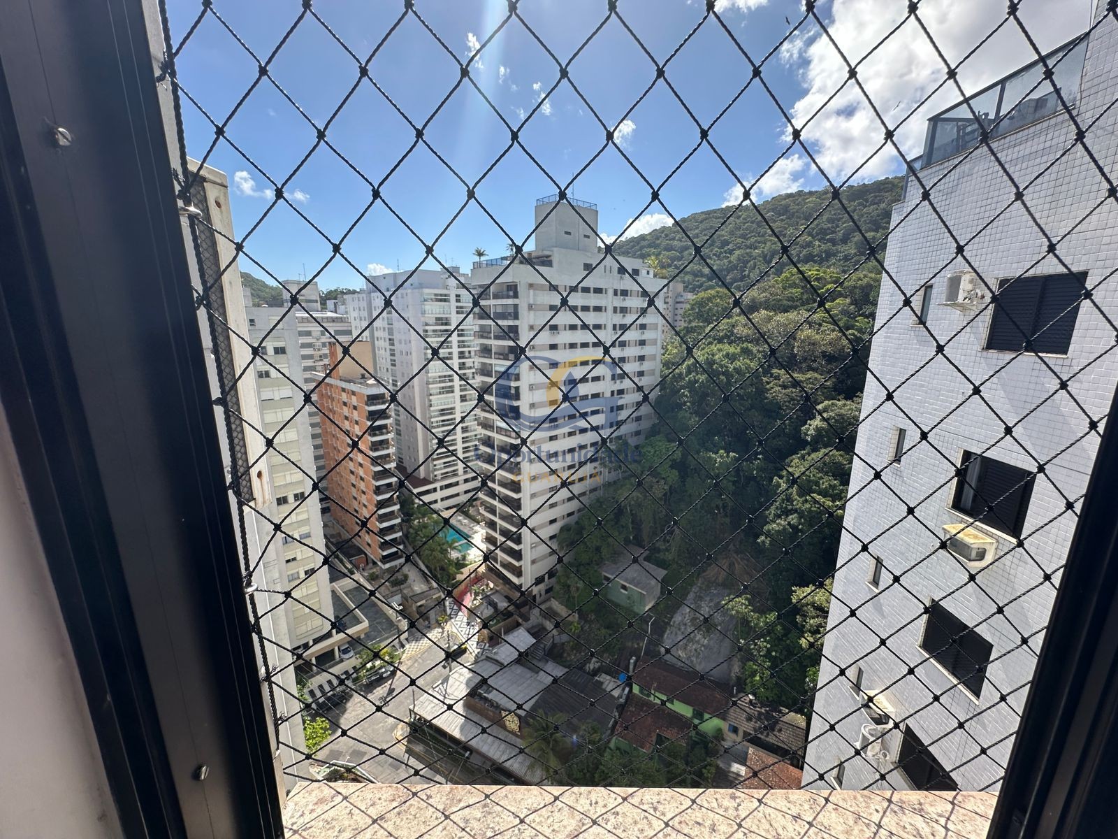 Apartamento na Praia das Pitangueiras, Guarujá - SP