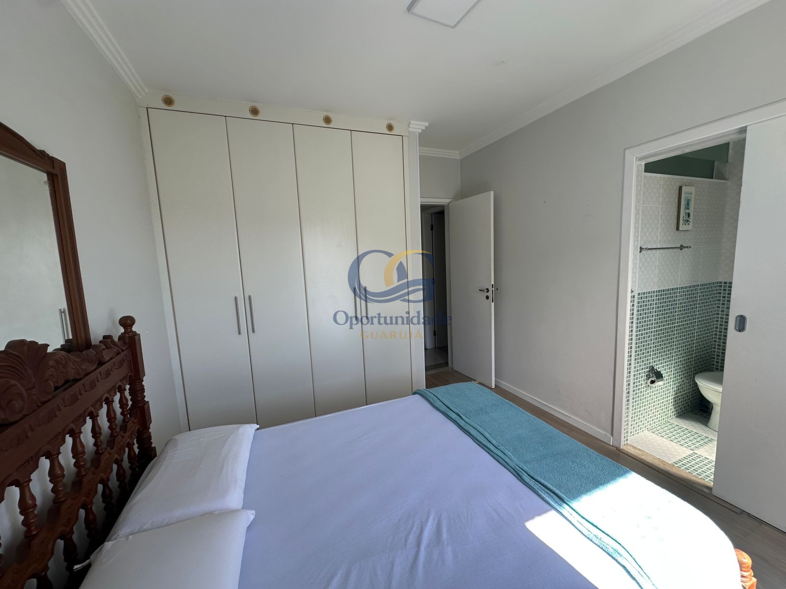Apartamento na Praia das Pitangueiras, Guarujá - SP