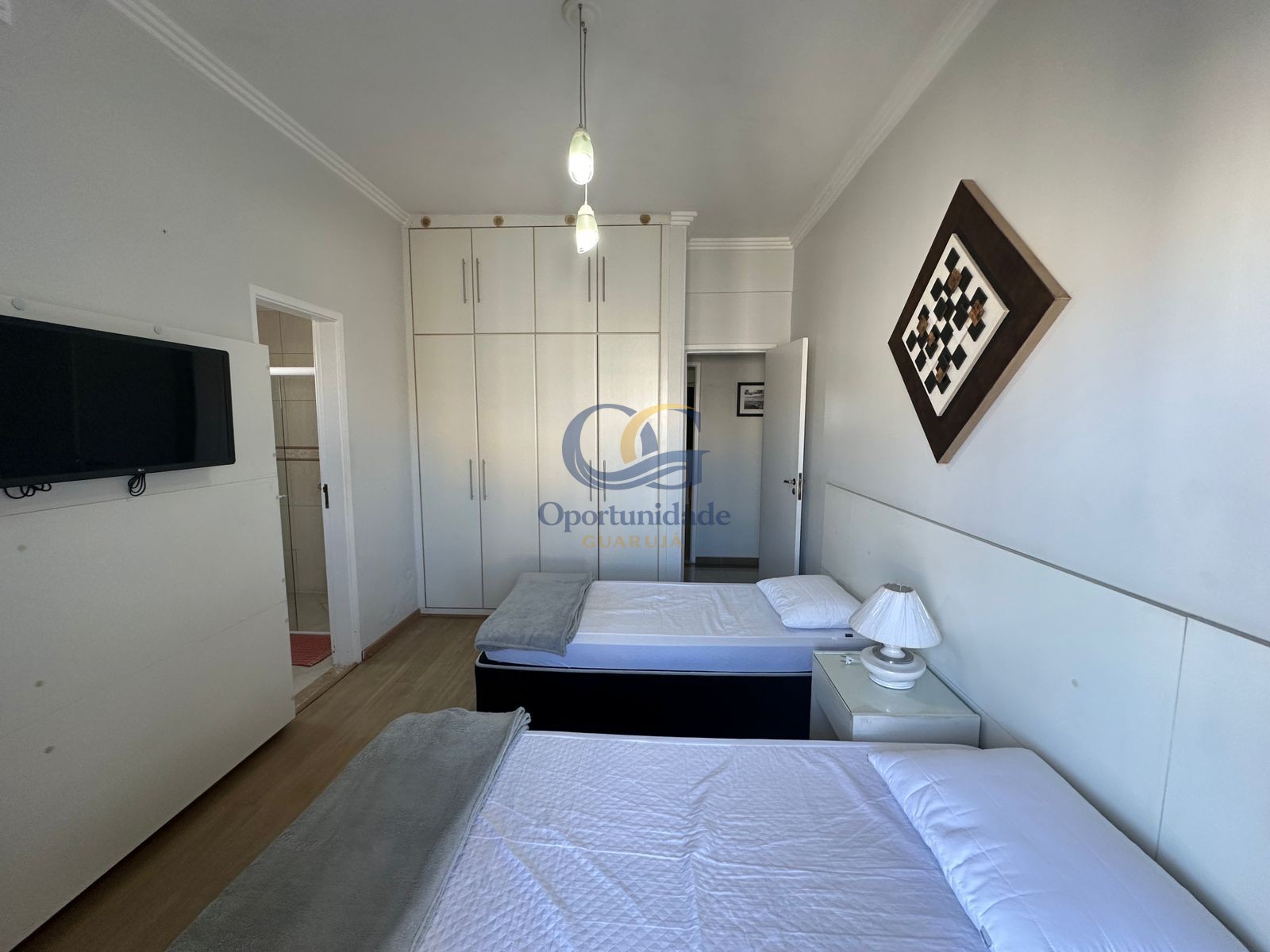 Apartamento na Praia das Pitangueiras, Guarujá - SP