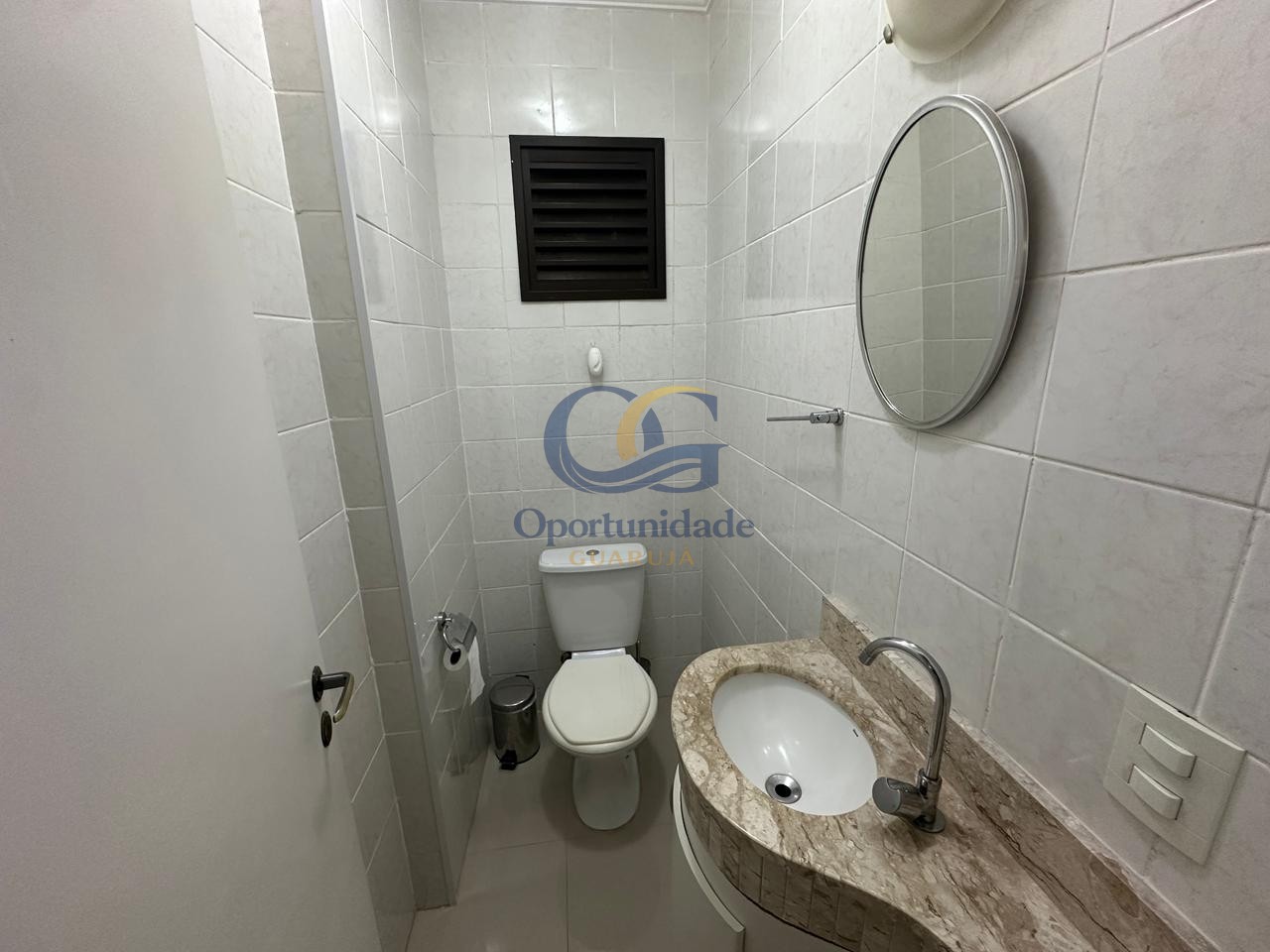 Apartamento na Praia das Pitangueiras, Guarujá - SP