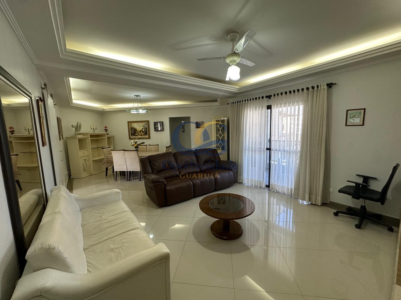 Apartamento na Praia das Pitangueiras, Guarujá - SP