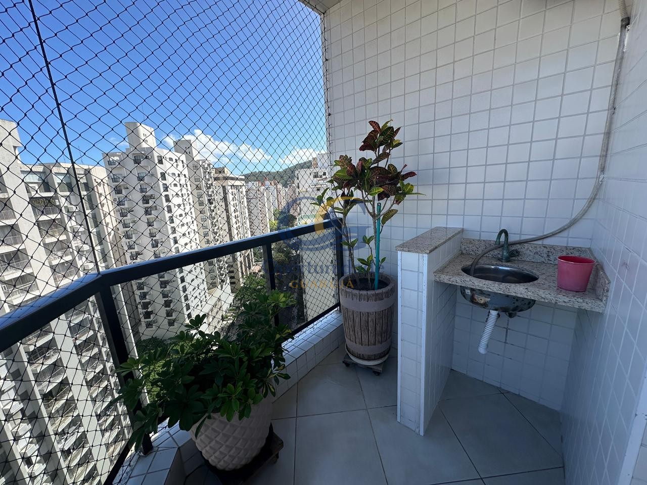 Apartamento na Praia das Pitangueiras, Guarujá - SP