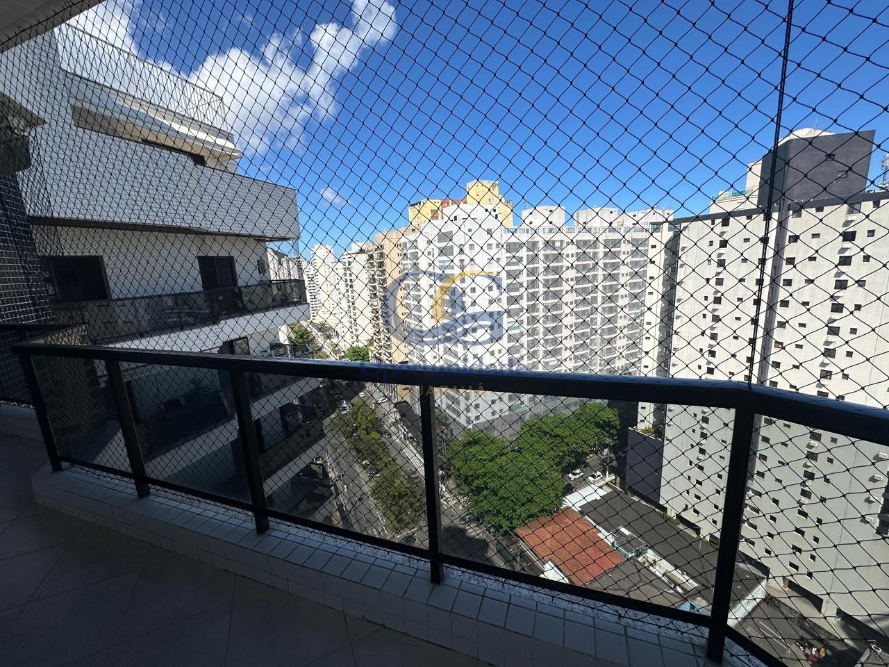 Apartamento na Praia das Pitangueiras, Guarujá - SP