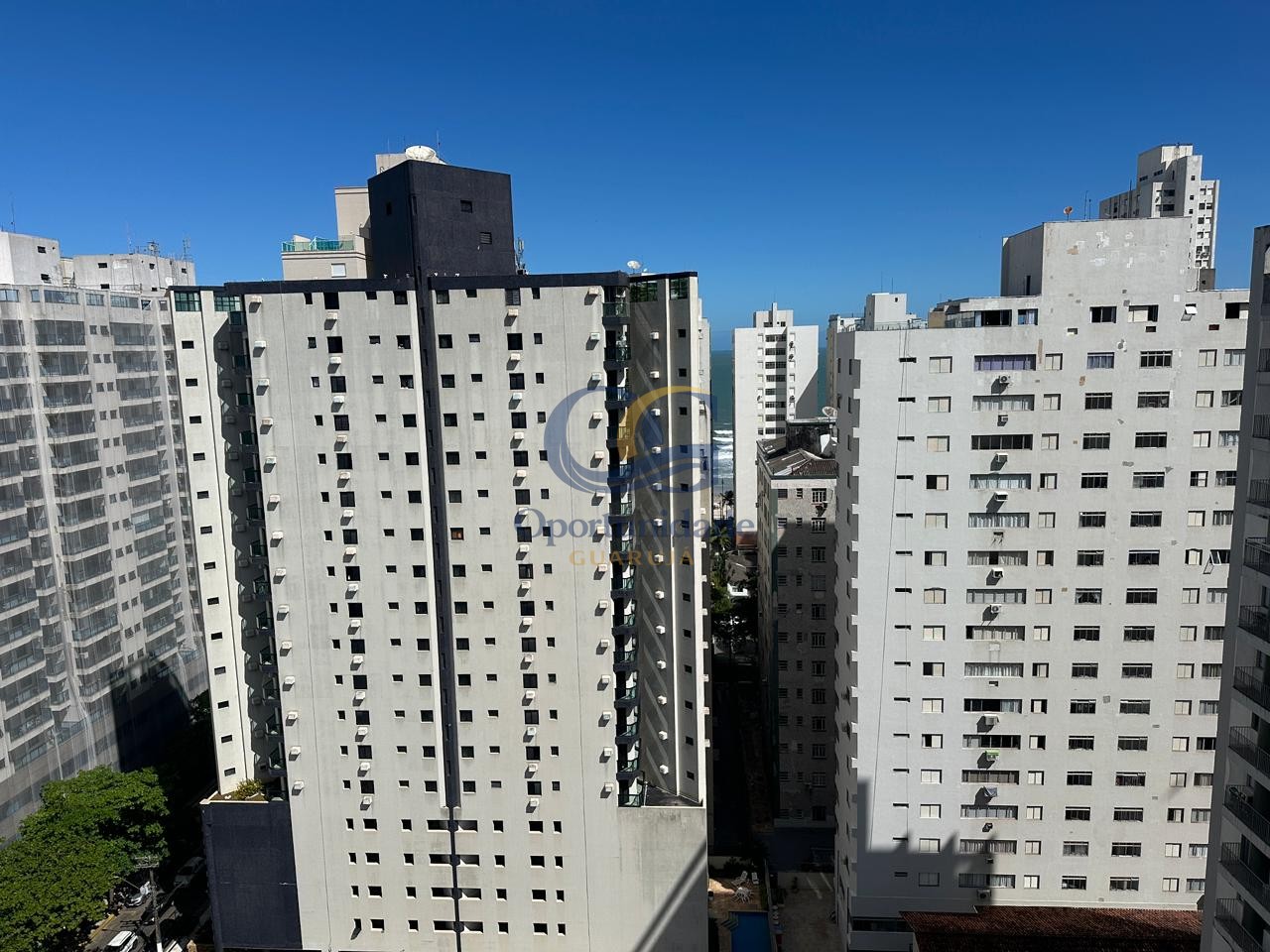 Apartamento na Praia das Pitangueiras, Guarujá - SP