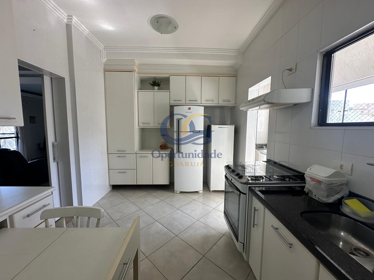 Apartamento na Praia das Pitangueiras, Guarujá - SP