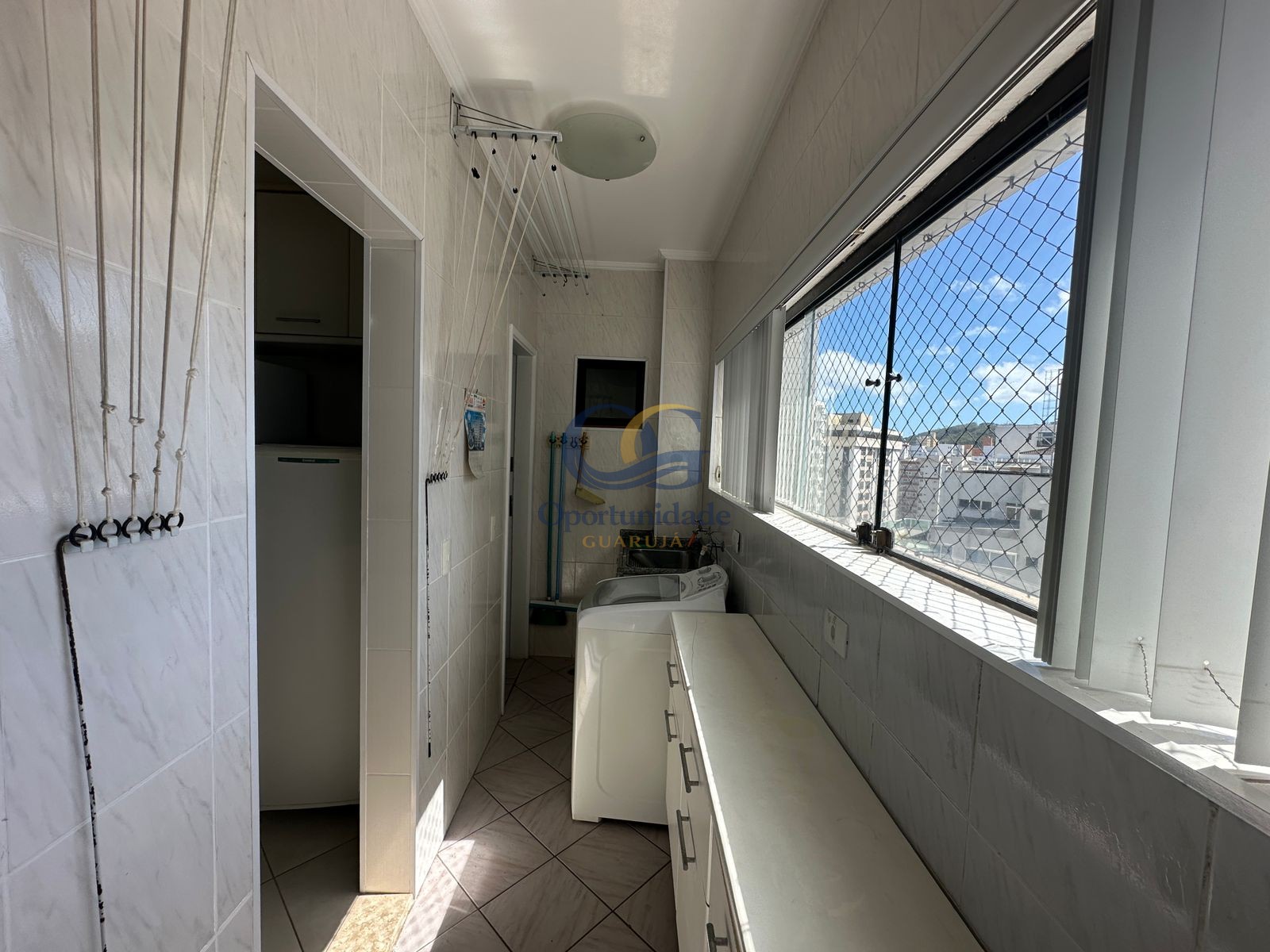 Apartamento na Praia das Pitangueiras, Guarujá - SP