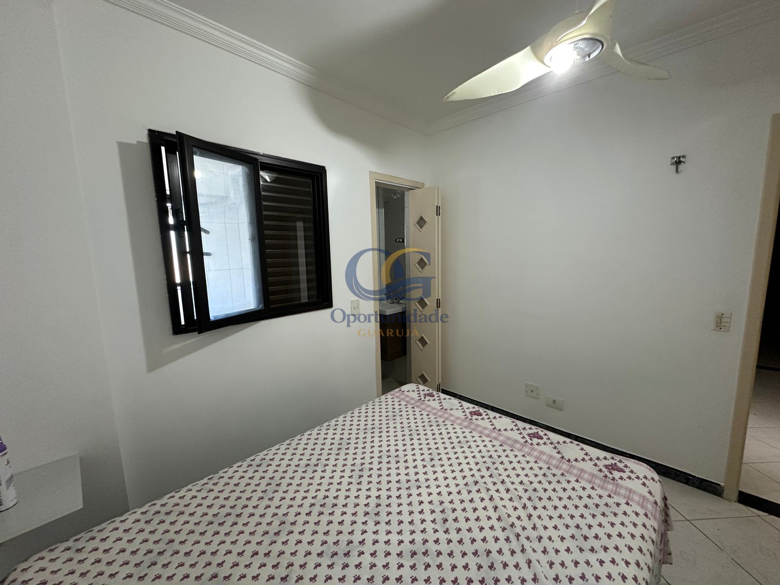 Apartamento na Praia das Pitangueiras, Guarujá - SP
