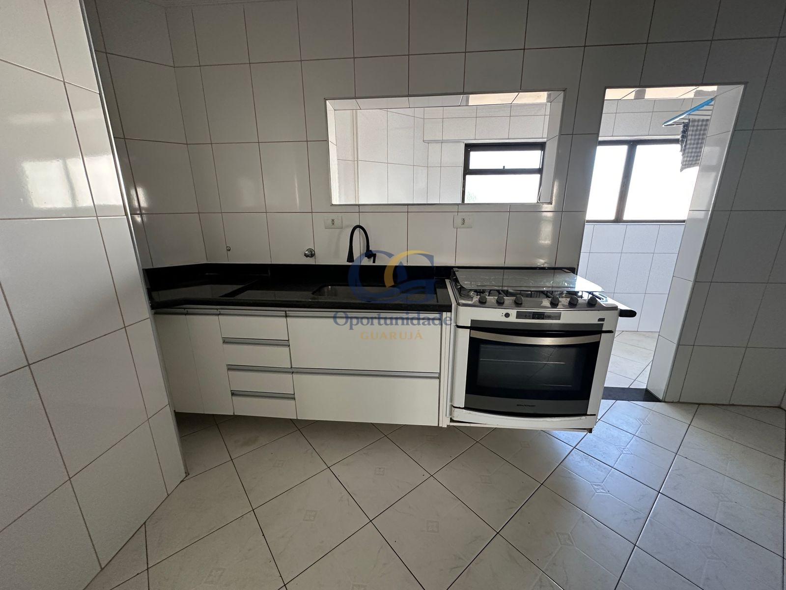 Apartamento na Praia das Pitangueiras, Guarujá - SP