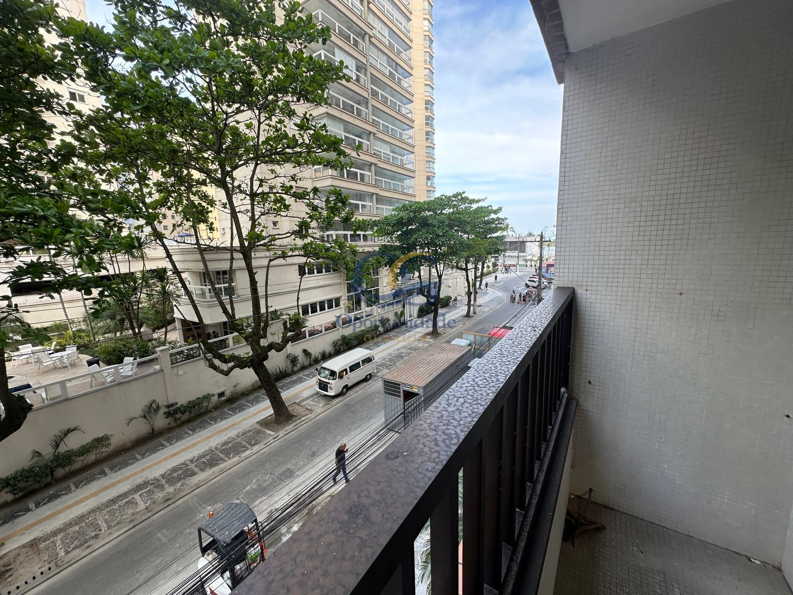 Apartamento na Praia das Pitangueiras, Guarujá - SP