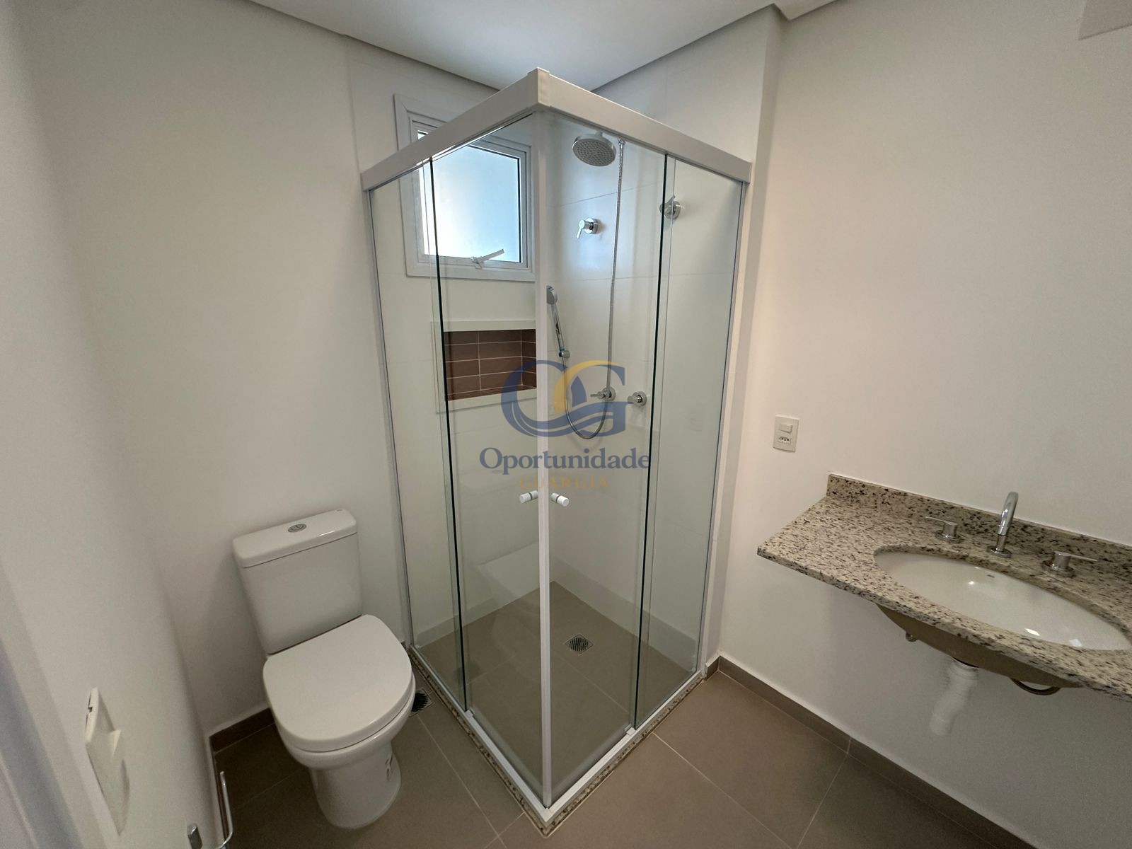 Apartamento na Praia das Pitangueiras, Guarujá - SP