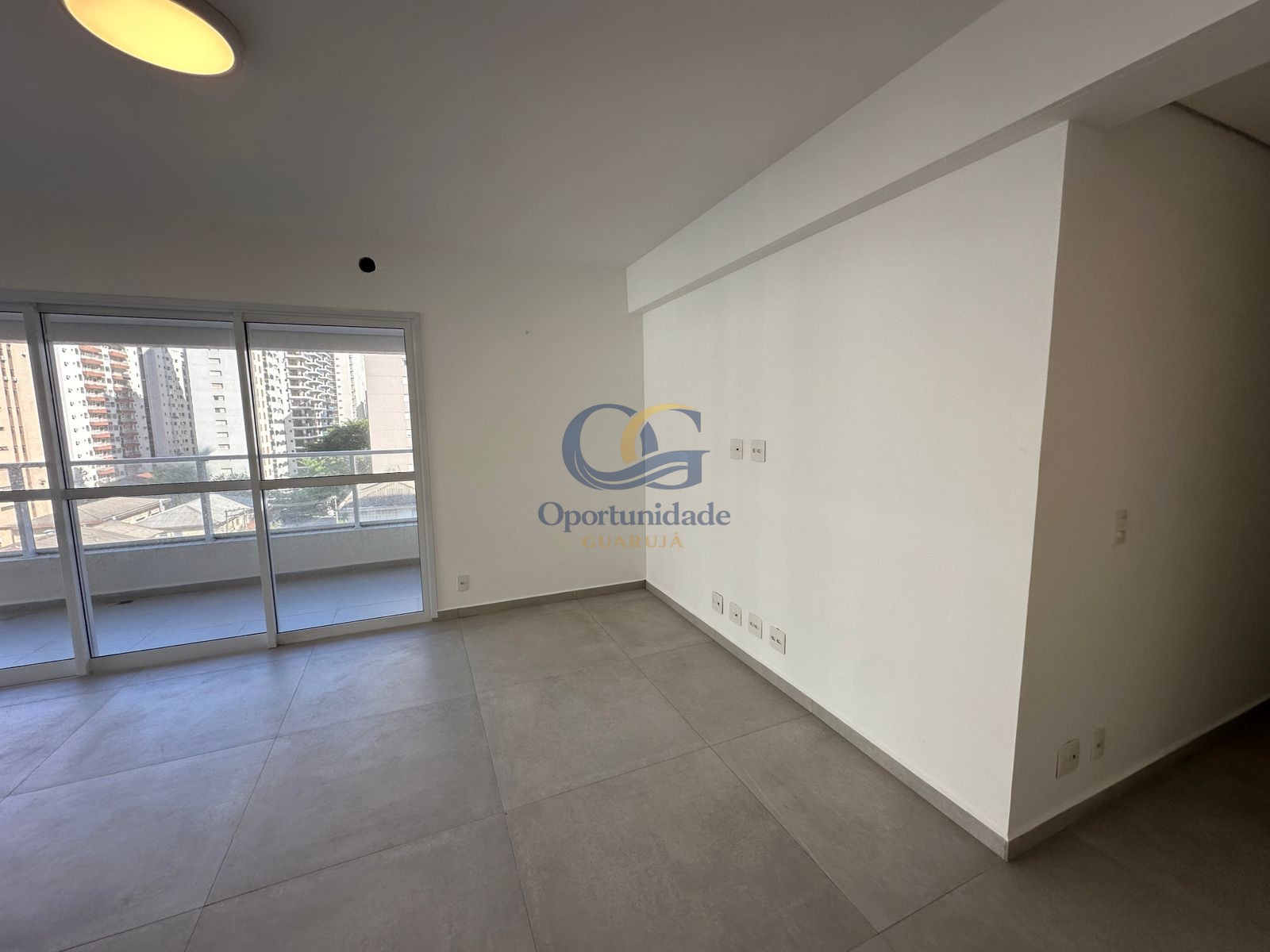 Apartamento na Praia das Pitangueiras, Guarujá - SP