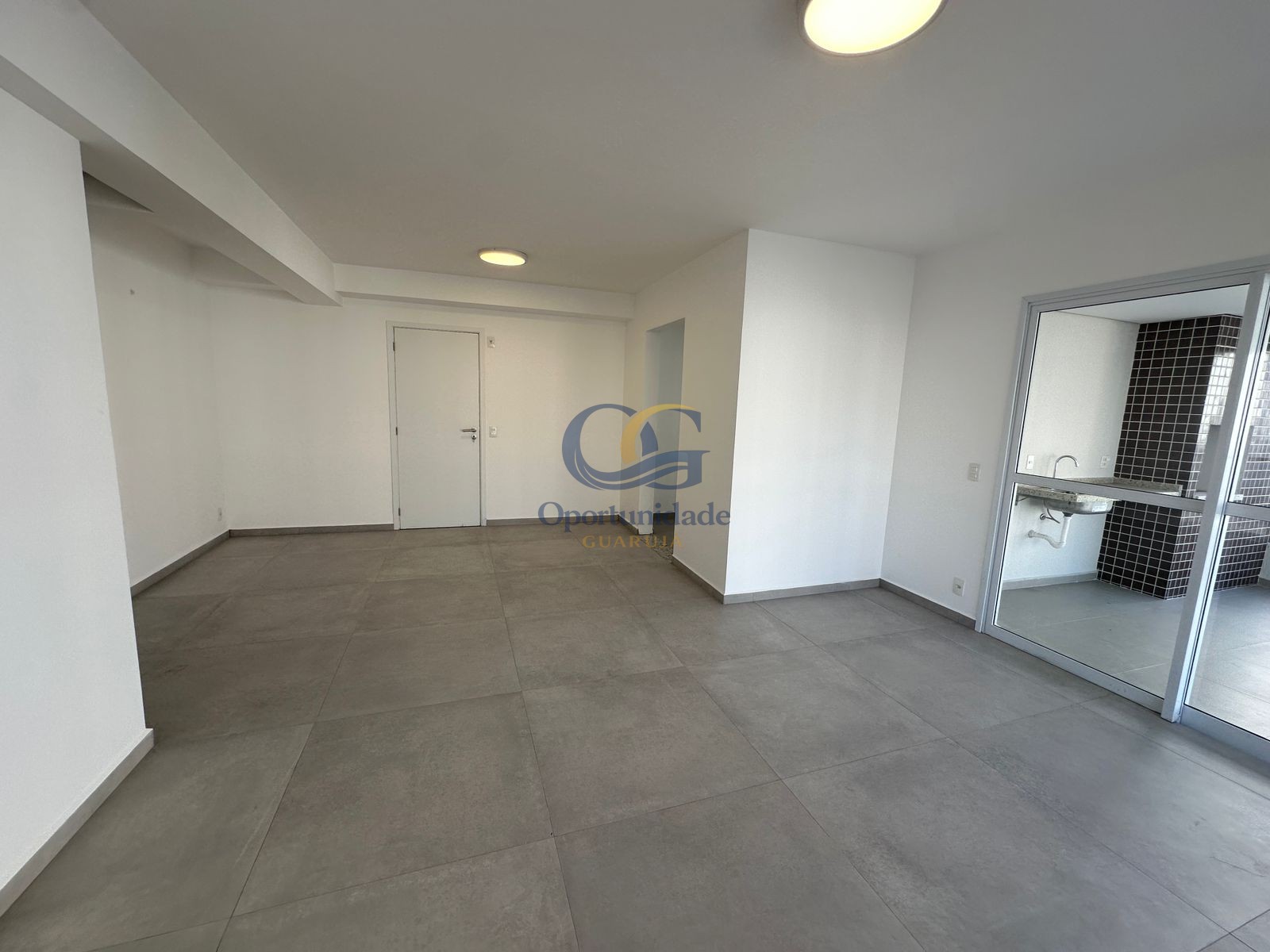 Apartamento na Praia das Pitangueiras, Guarujá - SP