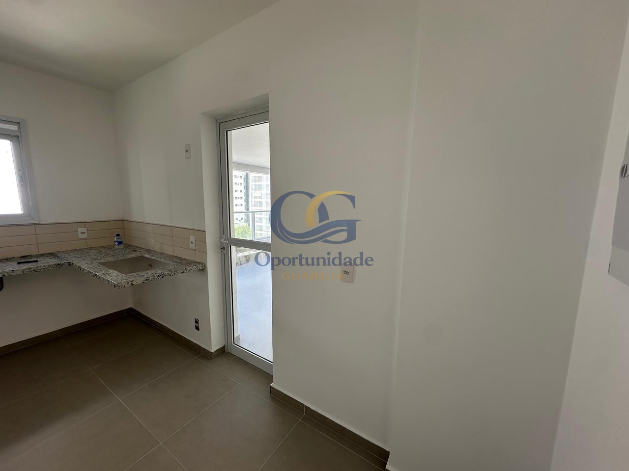 Apartamento na Praia das Pitangueiras, Guarujá - SP