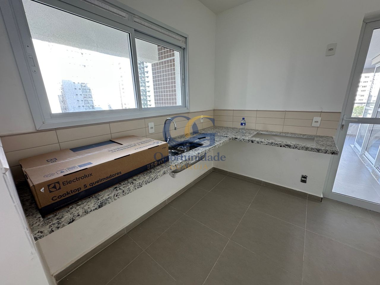 Apartamento na Praia das Pitangueiras, Guarujá - SP