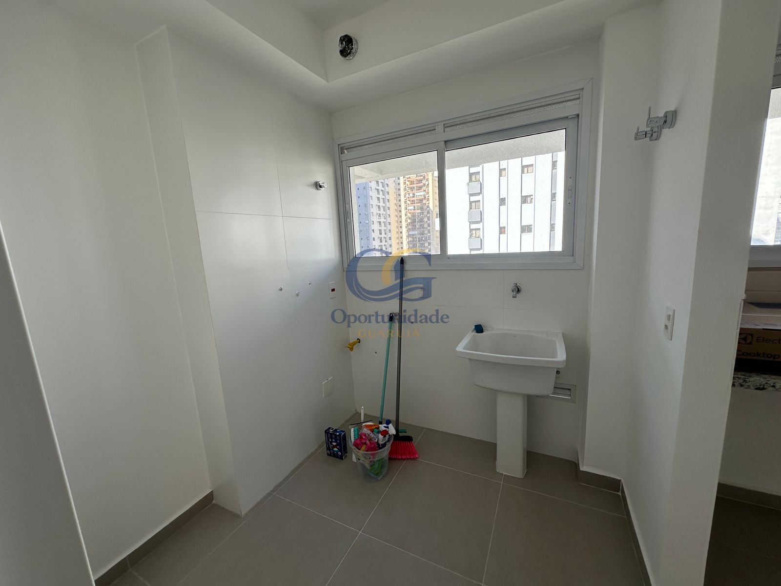 Apartamento na Praia das Pitangueiras, Guarujá - SP