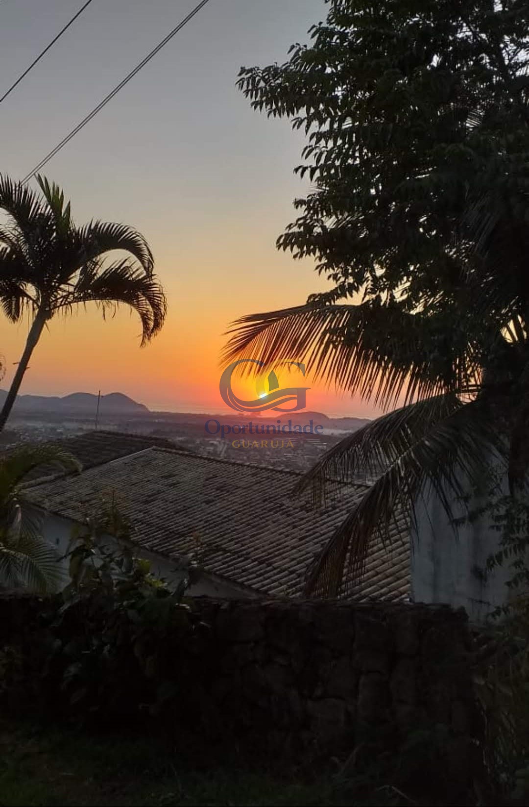Casa em Condomínio na Praia da Enseada, Guarujá - SP