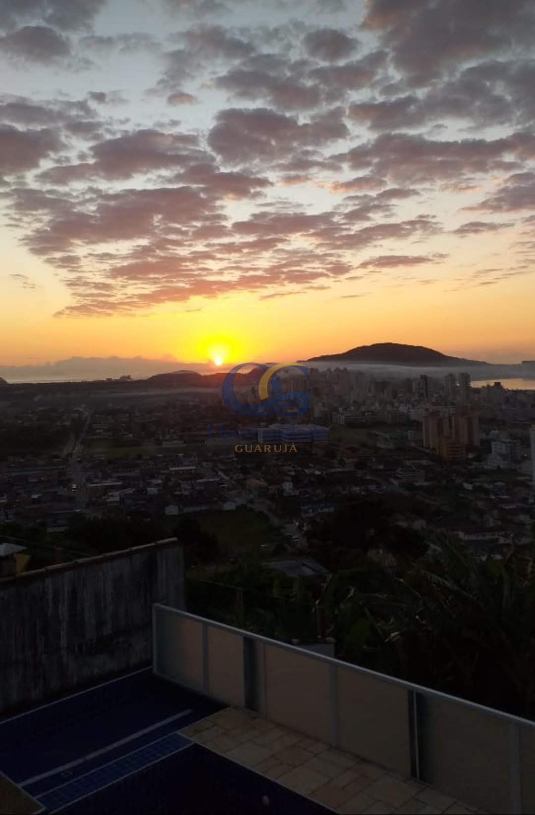 Casa em Condomínio na Praia da Enseada, Guarujá - SP