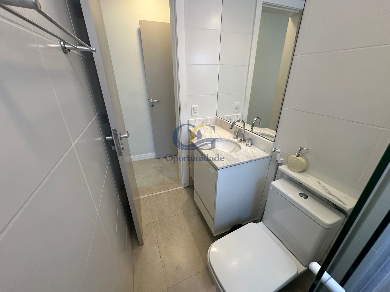 Apartamento na Praia das Astúrias, Guarujá - SP